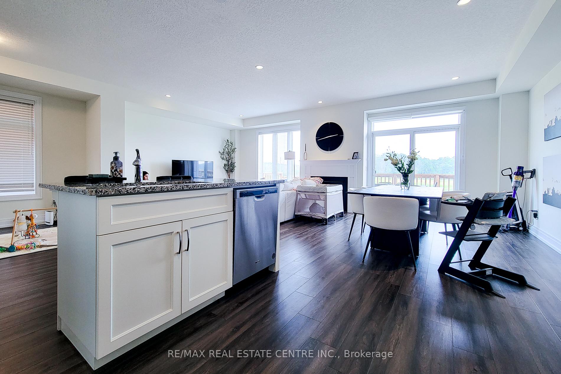 Photo 16 of 64 Great Falls Boulevard, Hamilton, Waterdown — HOMEH