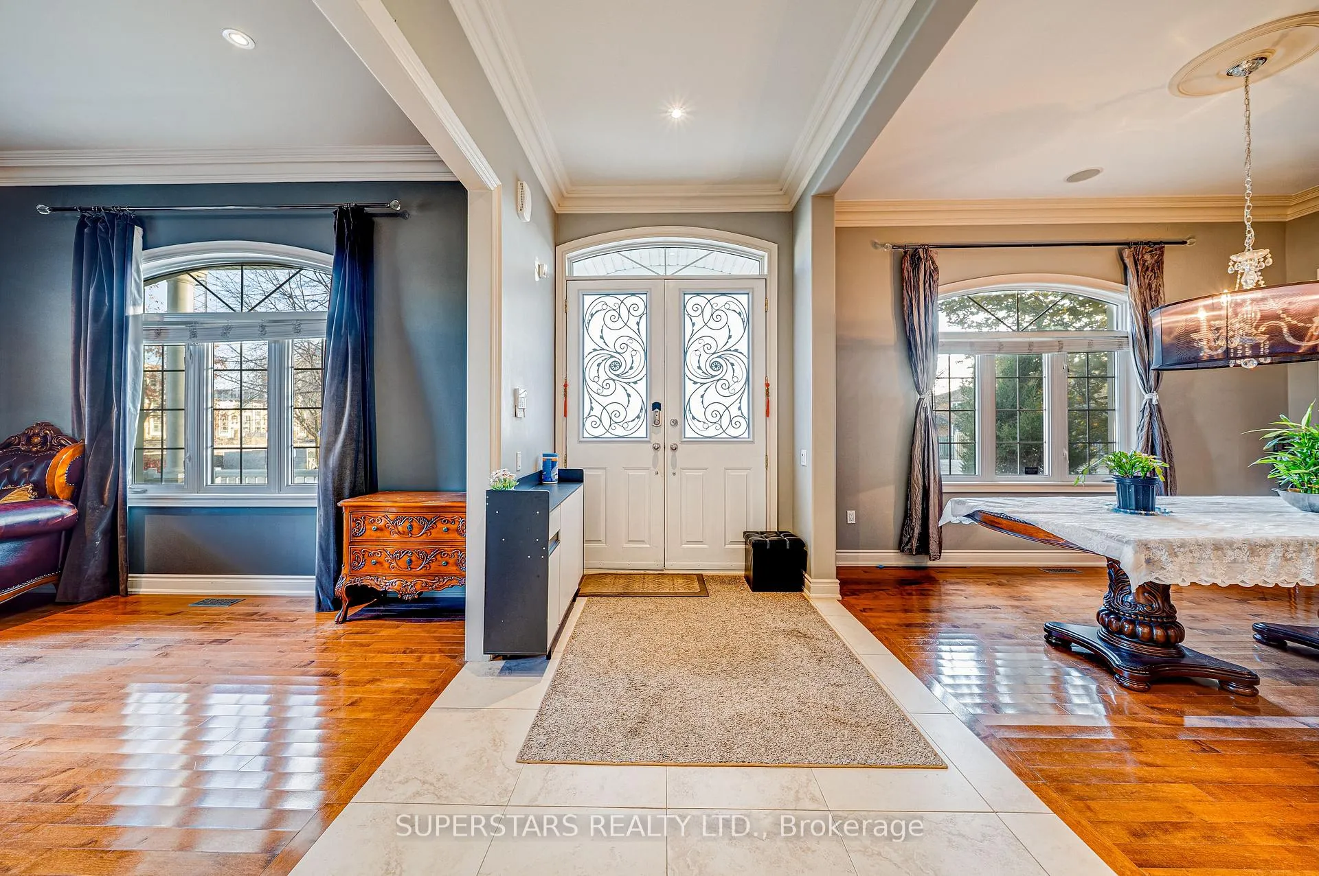 Photo 4 of 2 Chimenti Court, Markham, Unionville — HOMEH