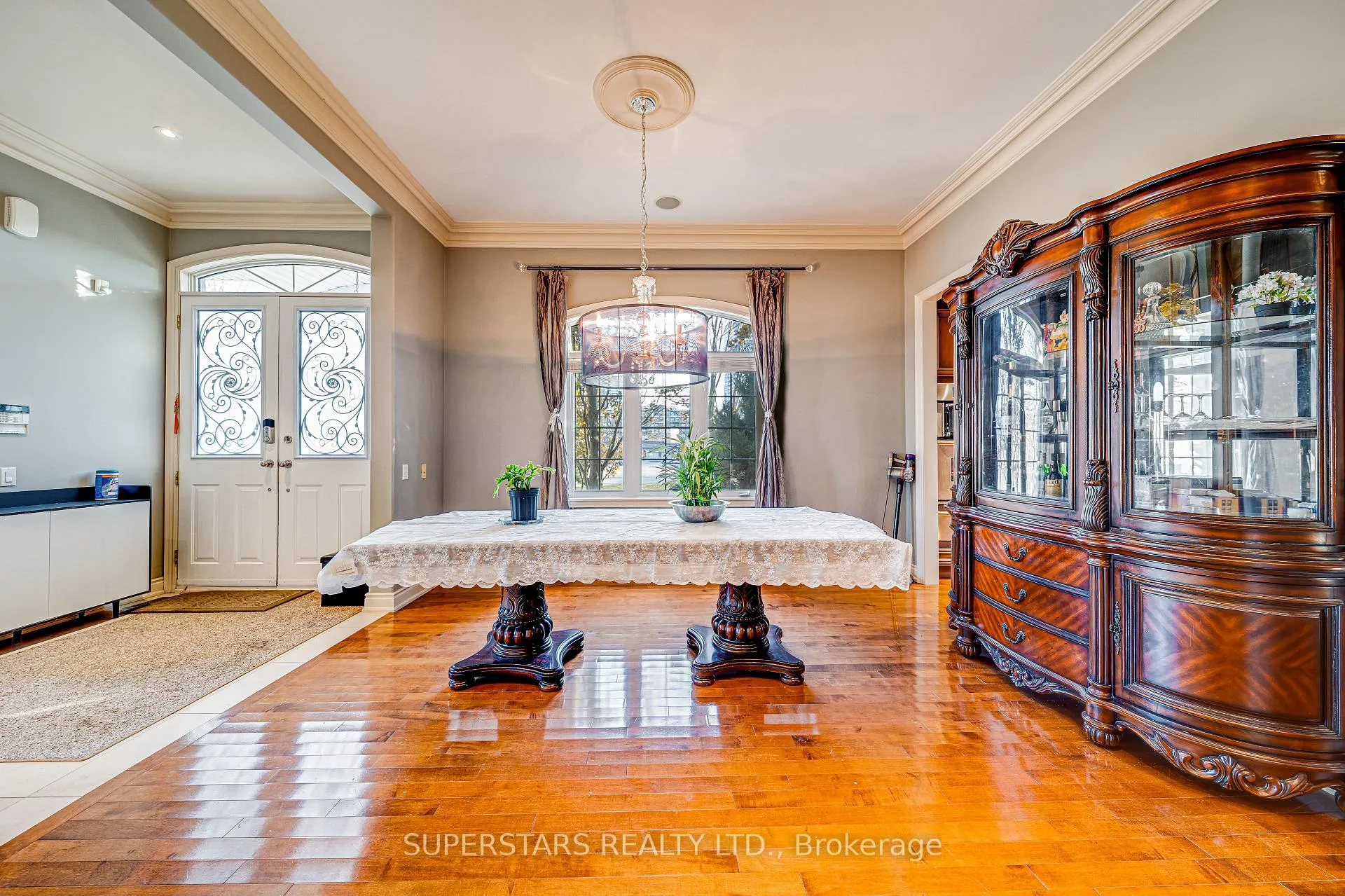 Photo 5 of 2 Chimenti Court, Markham, Unionville — HOMEH