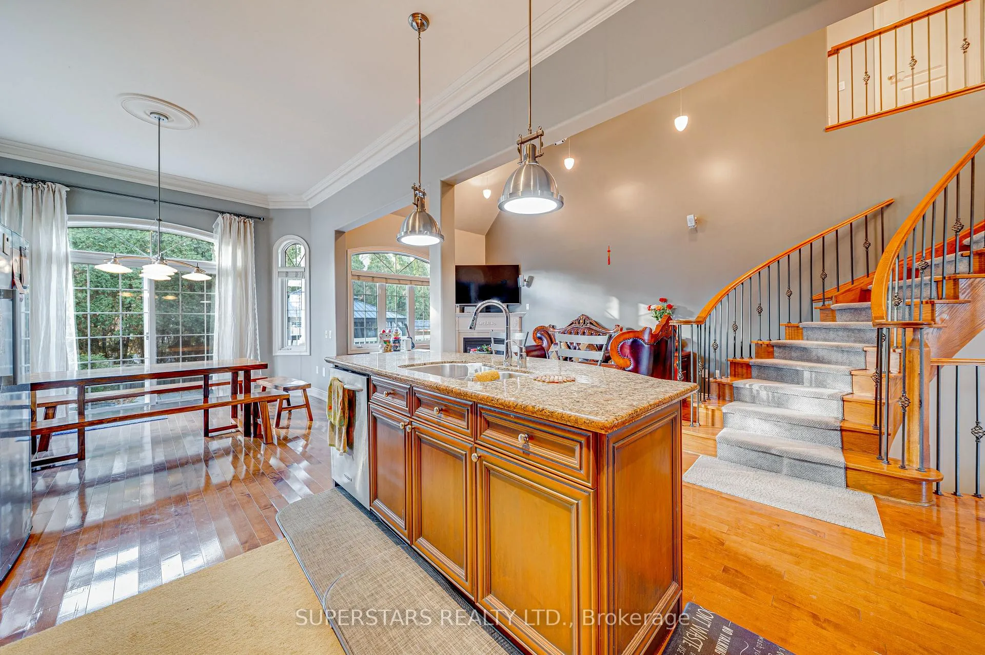 Photo 10 of 2 Chimenti Court, Markham, Unionville — HOMEH