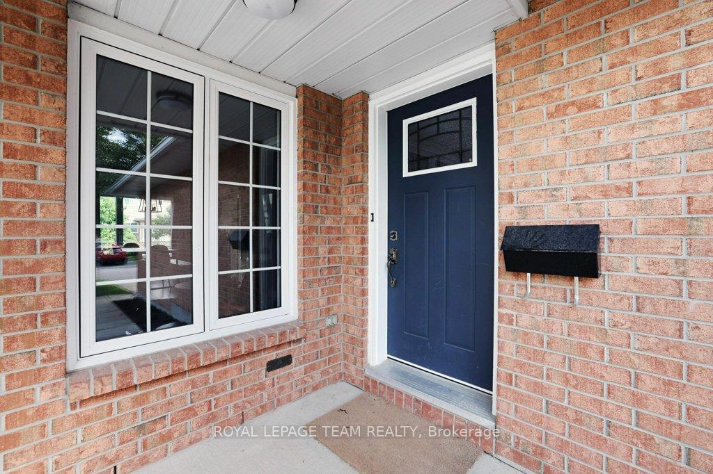 Photo 3 of 8 Black Rivers Place, Ottawa, Kanata - Bridlewood — HOMEH