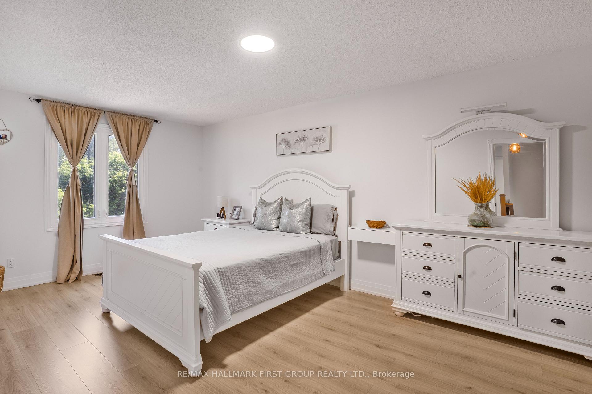 Photo 3 of 974 Vance Crescent, Innisfil, Alcona — HOMEH
