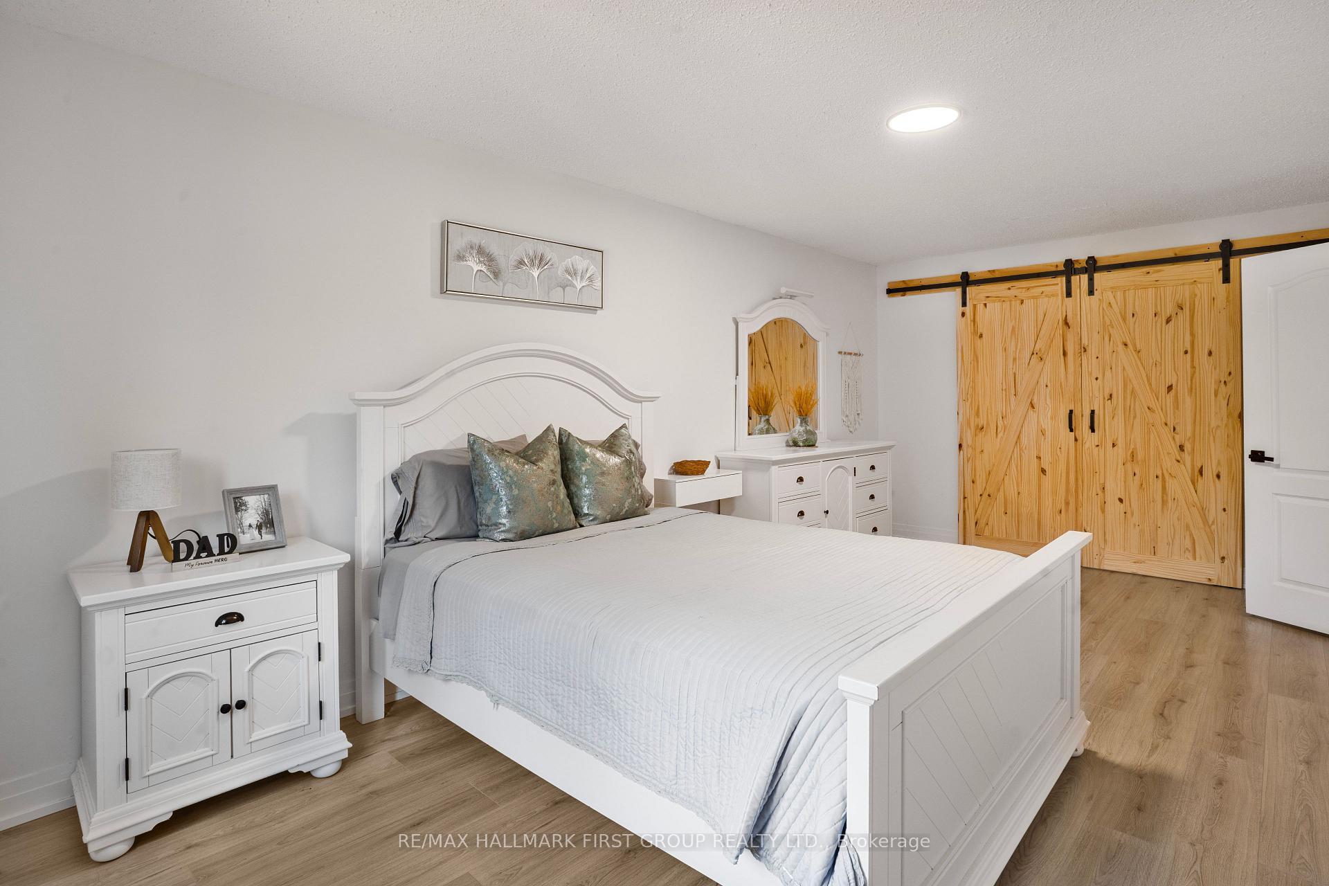 Photo 4 of 974 Vance Crescent, Innisfil, Alcona — HOMEH