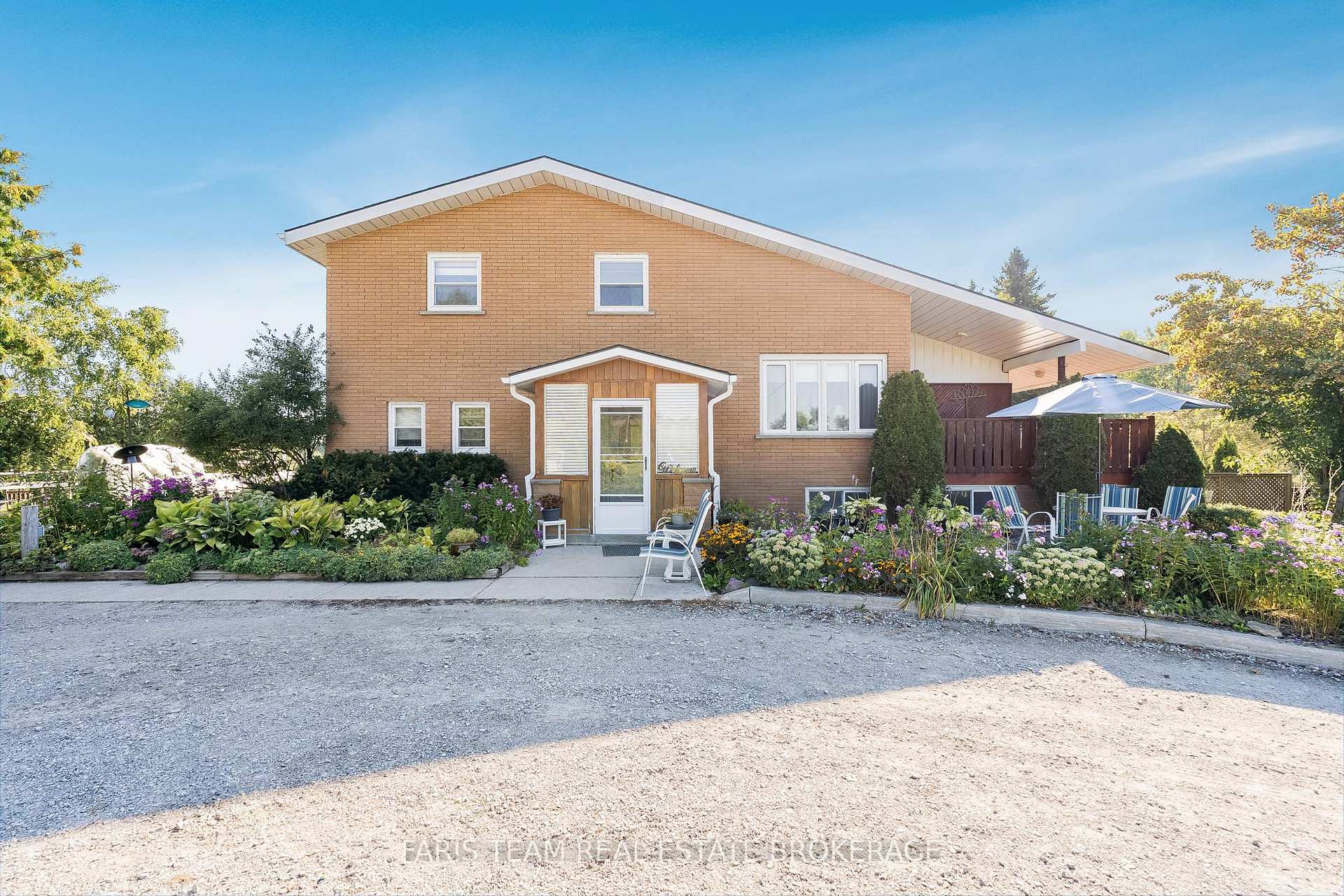 Photo 2 of 6695 10 Side Road, Innisfil, Rural Innisfil — HOMEH