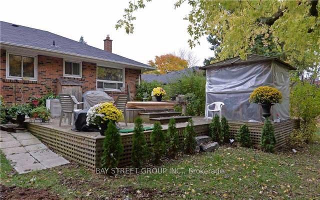Photo 3 of 14 Honeybourne Crescent, Markham, Bullock — HOMEH