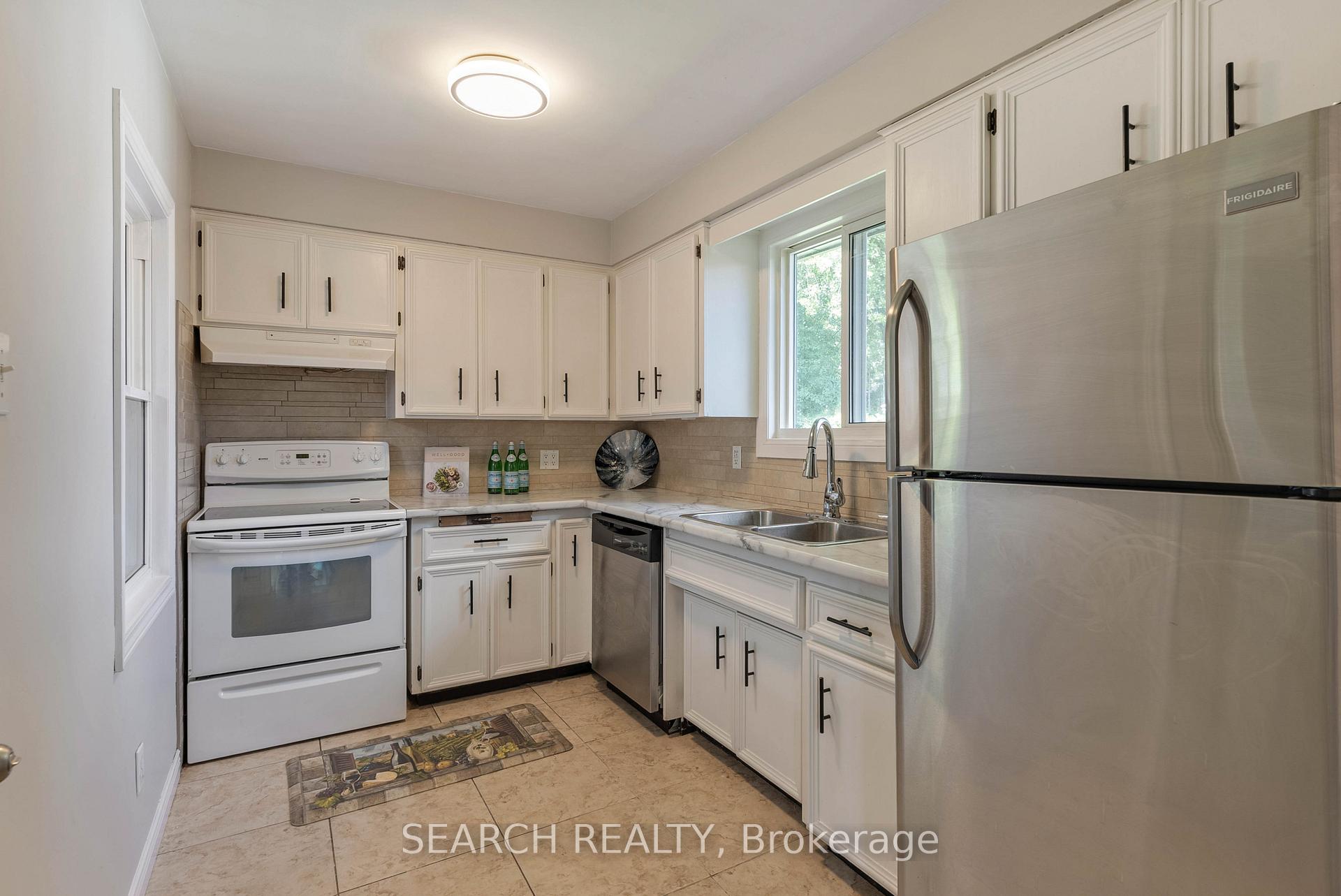 Photo 12 of 82 Southmoor Drive, Kitchener — HOMEH