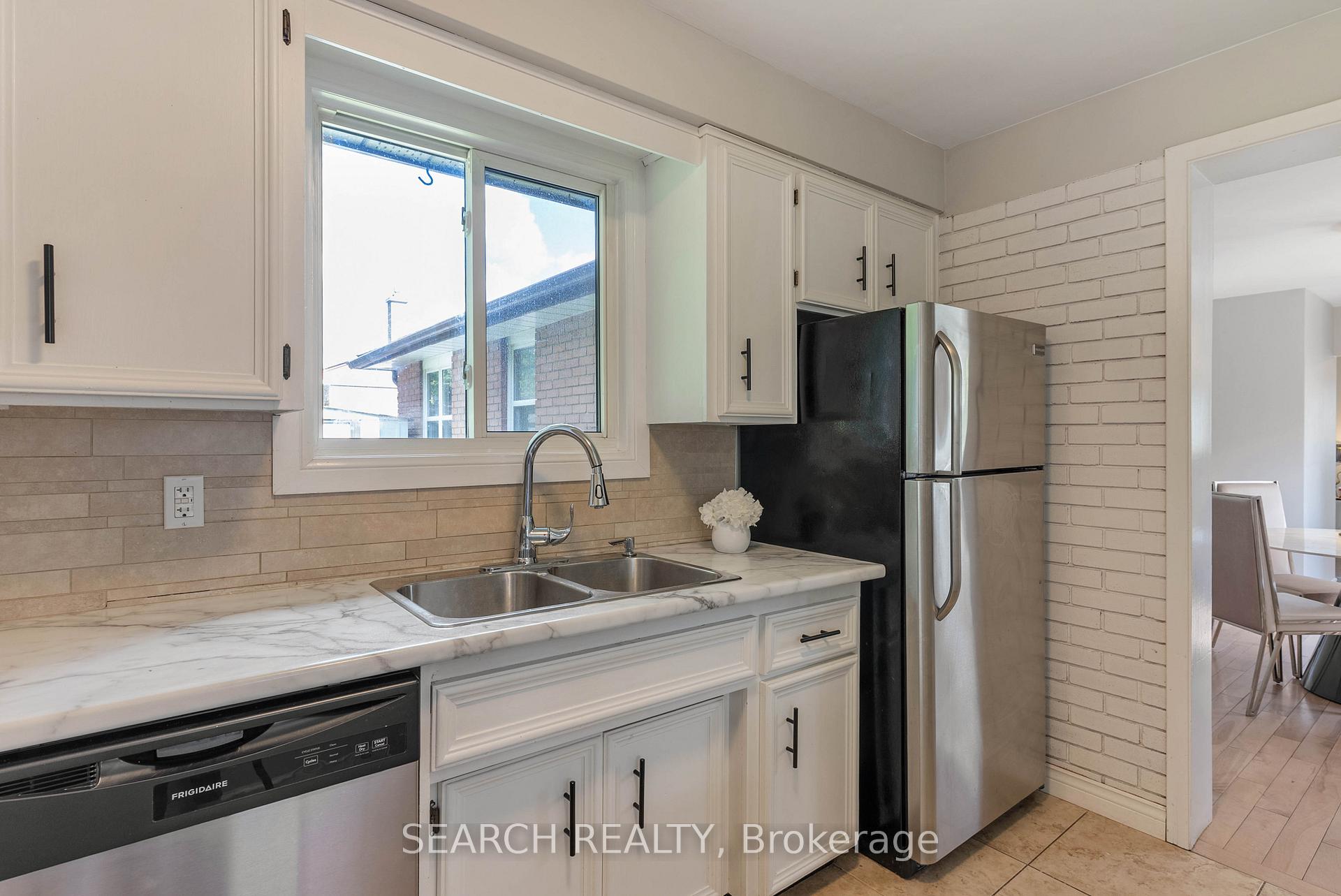 Photo 13 of 82 Southmoor Drive, Kitchener — HOMEH