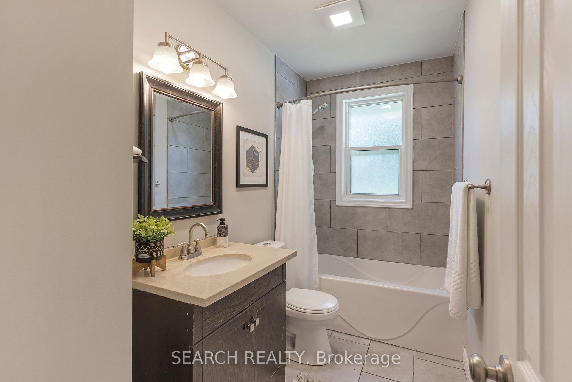 Photo 16 of 82 Southmoor Drive, Kitchener — HOMEH