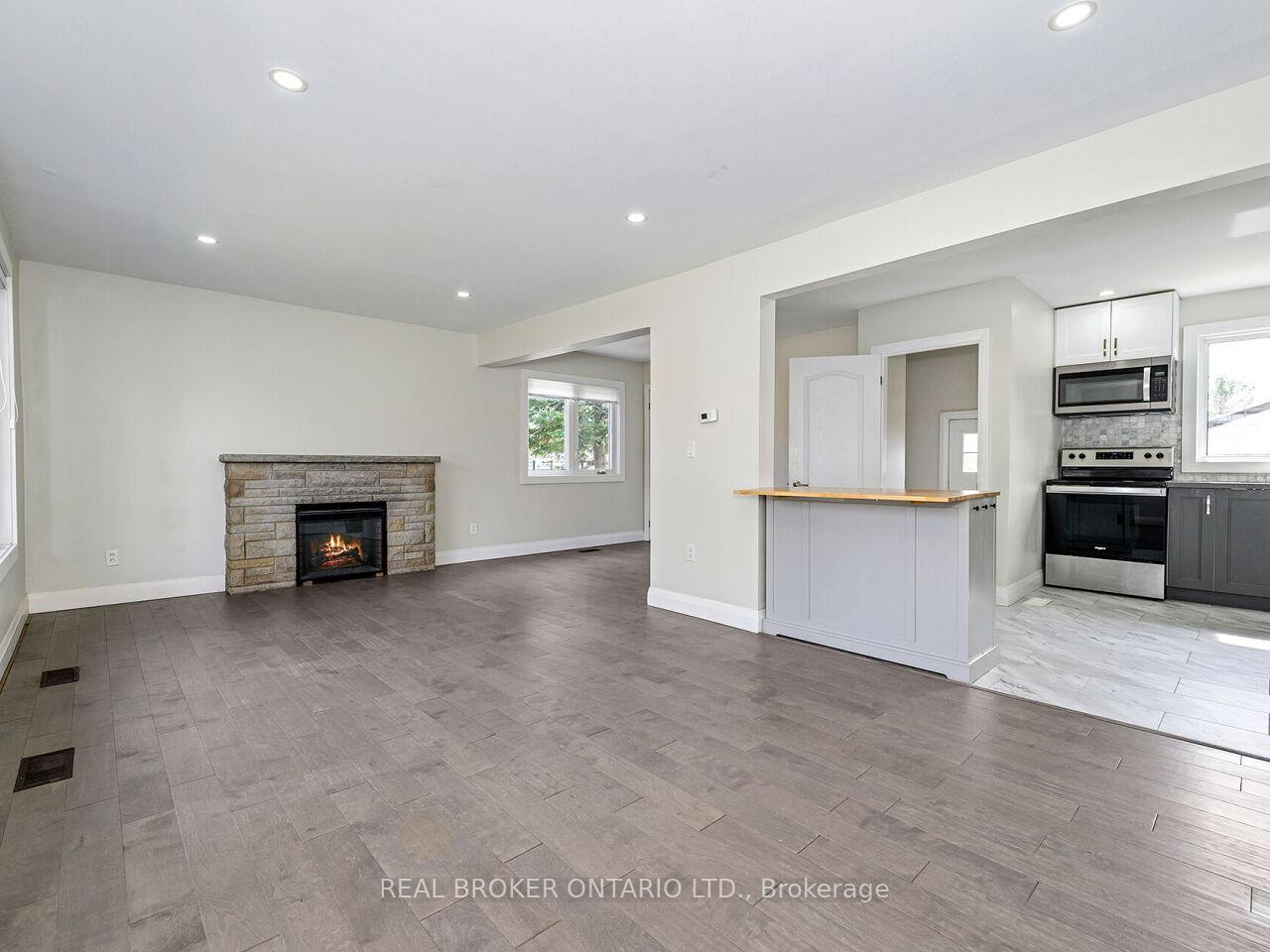 Photo 11 of 23 James Street, Hamilton, Waterdown — HOMEH
