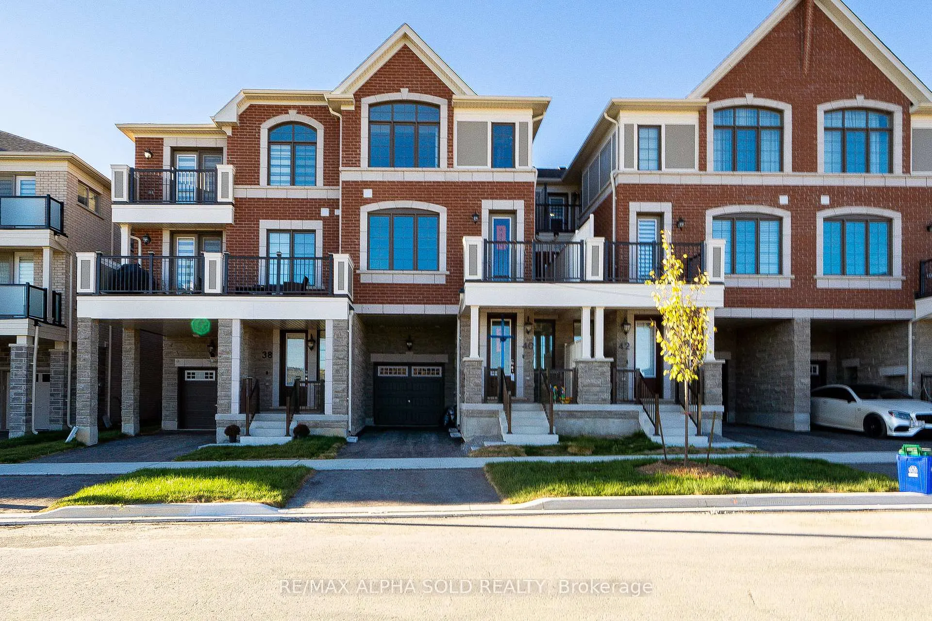 Photo 1 of 40 Azure Drive, Markham, Rural Markham — HOMEH