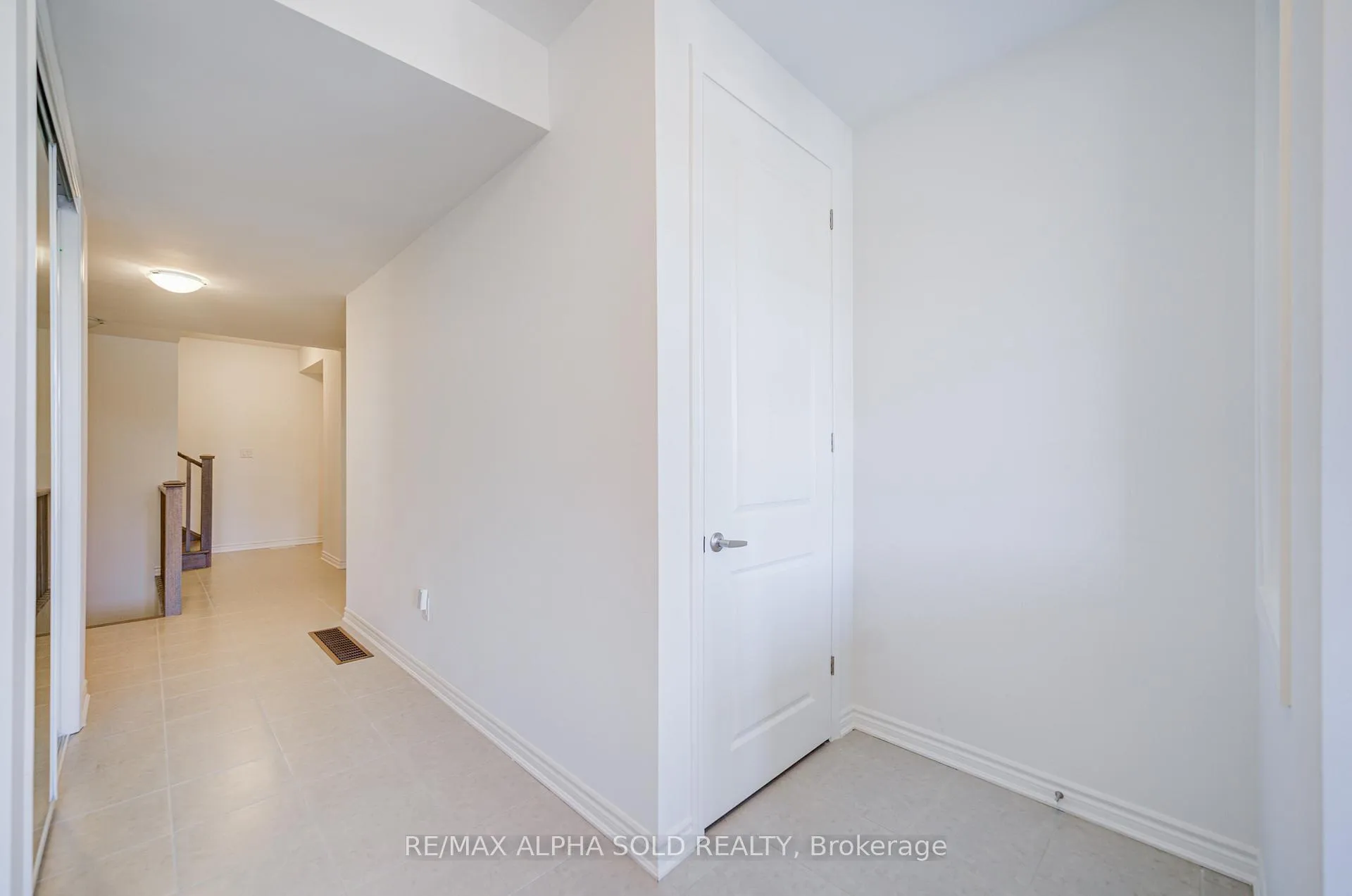 Photo 7 of 40 Azure Drive, Markham, Rural Markham — HOMEH