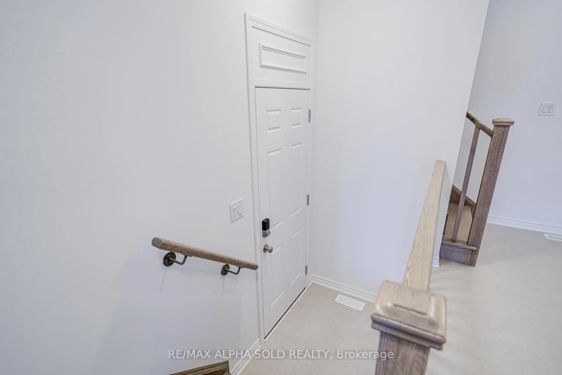 Photo 10 of 40 Azure Drive, Markham, Rural Markham — HOMEH