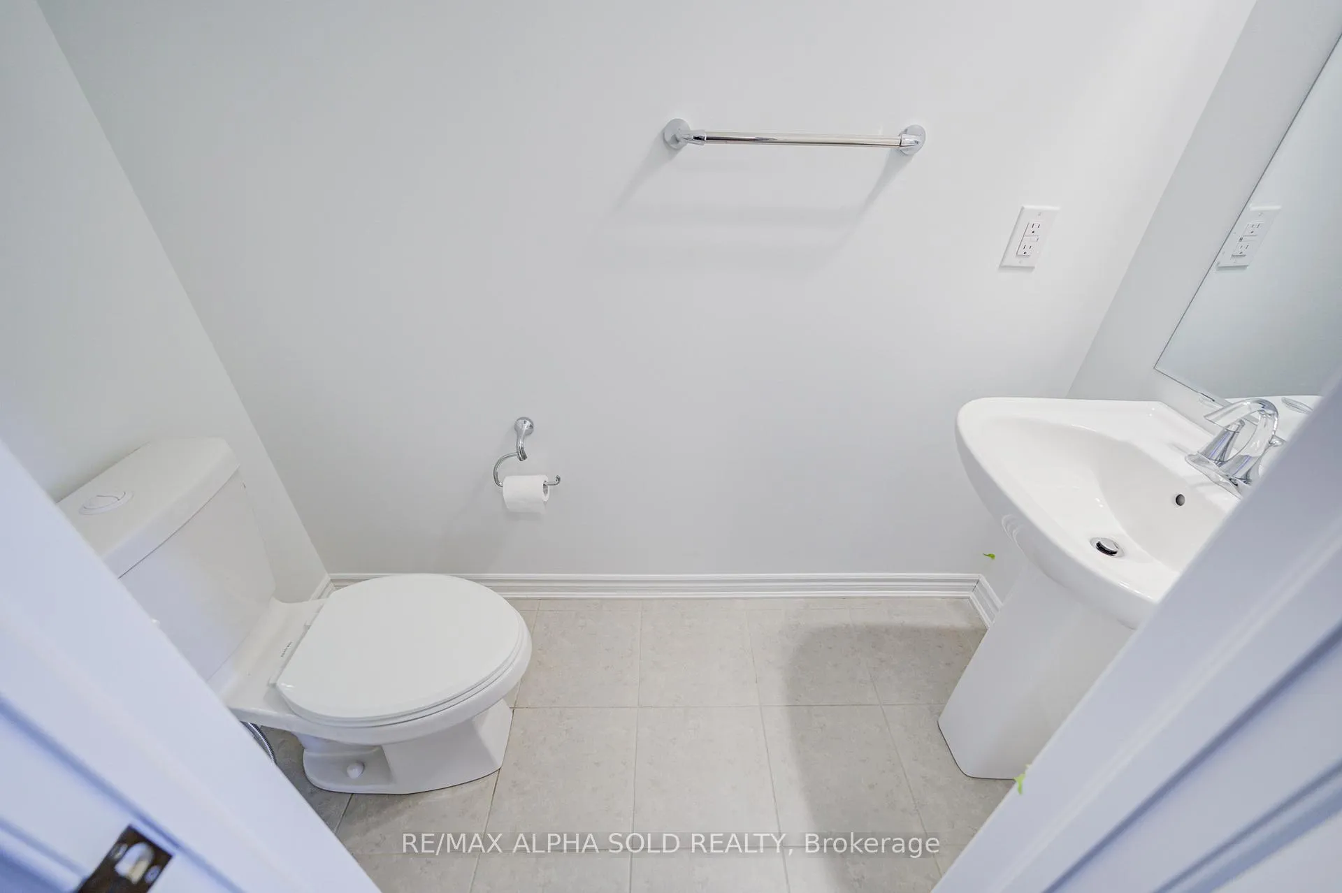 Photo 12 of 40 Azure Drive, Markham, Rural Markham — HOMEH
