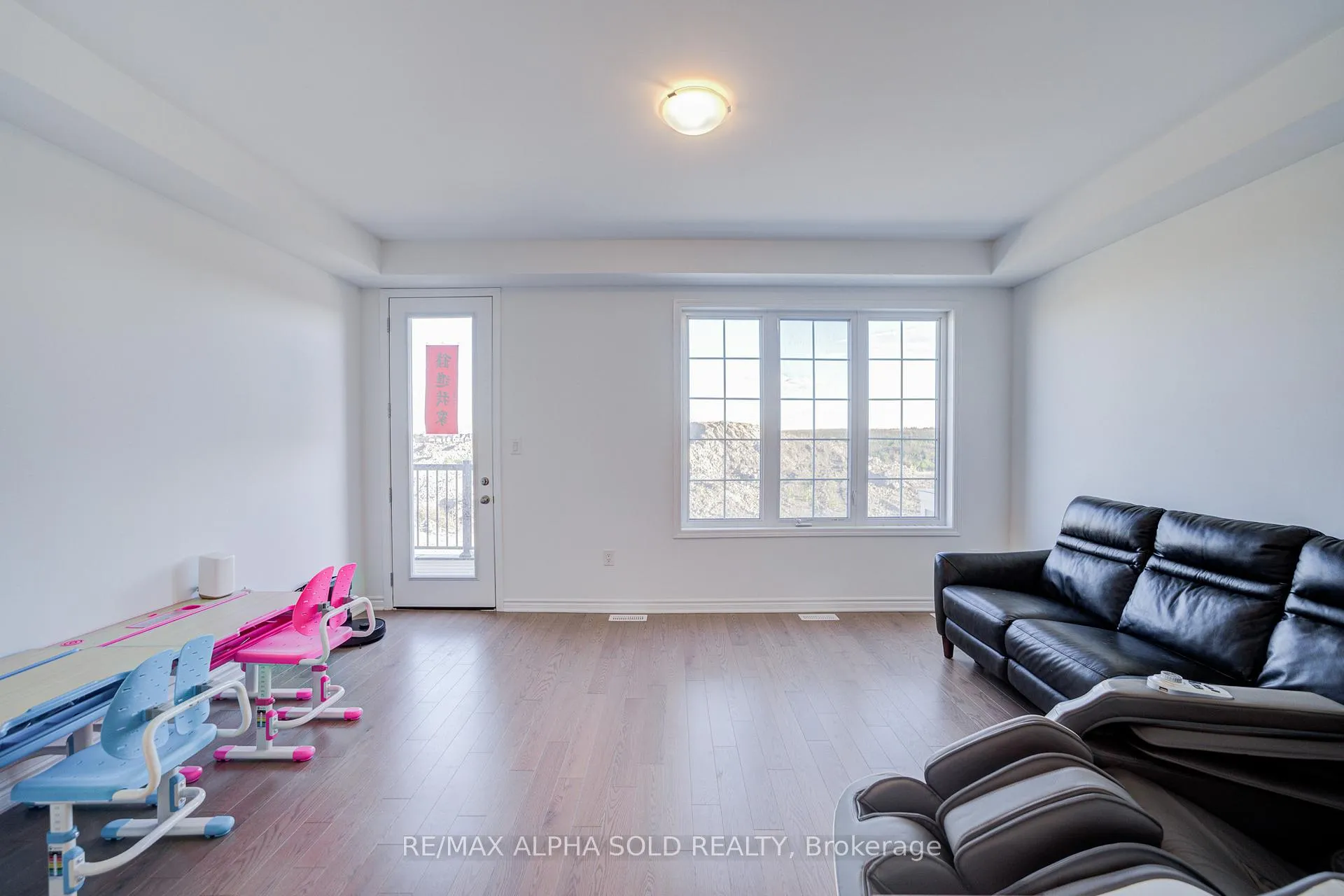 Photo 24 of 40 Azure Drive, Markham, Rural Markham — HOMEH