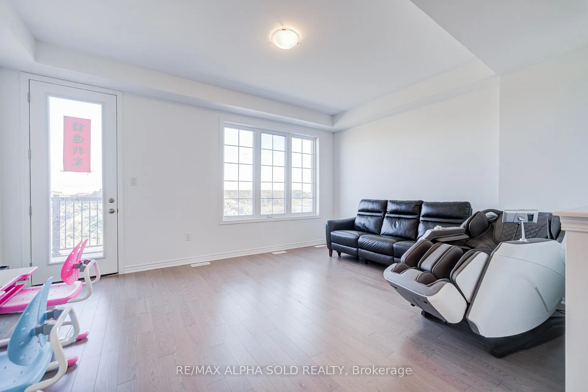 Photo 25 of 40 Azure Drive, Markham, Rural Markham — HOMEH