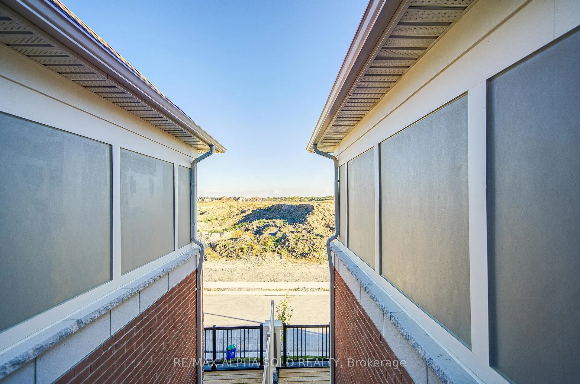 Photo 41 of 40 Azure Drive, Markham, Rural Markham — HOMEH