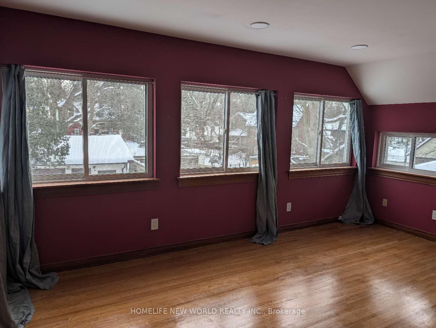 Photo 3 of 33 Delisle Avenue E, Kitchener — HOMEH