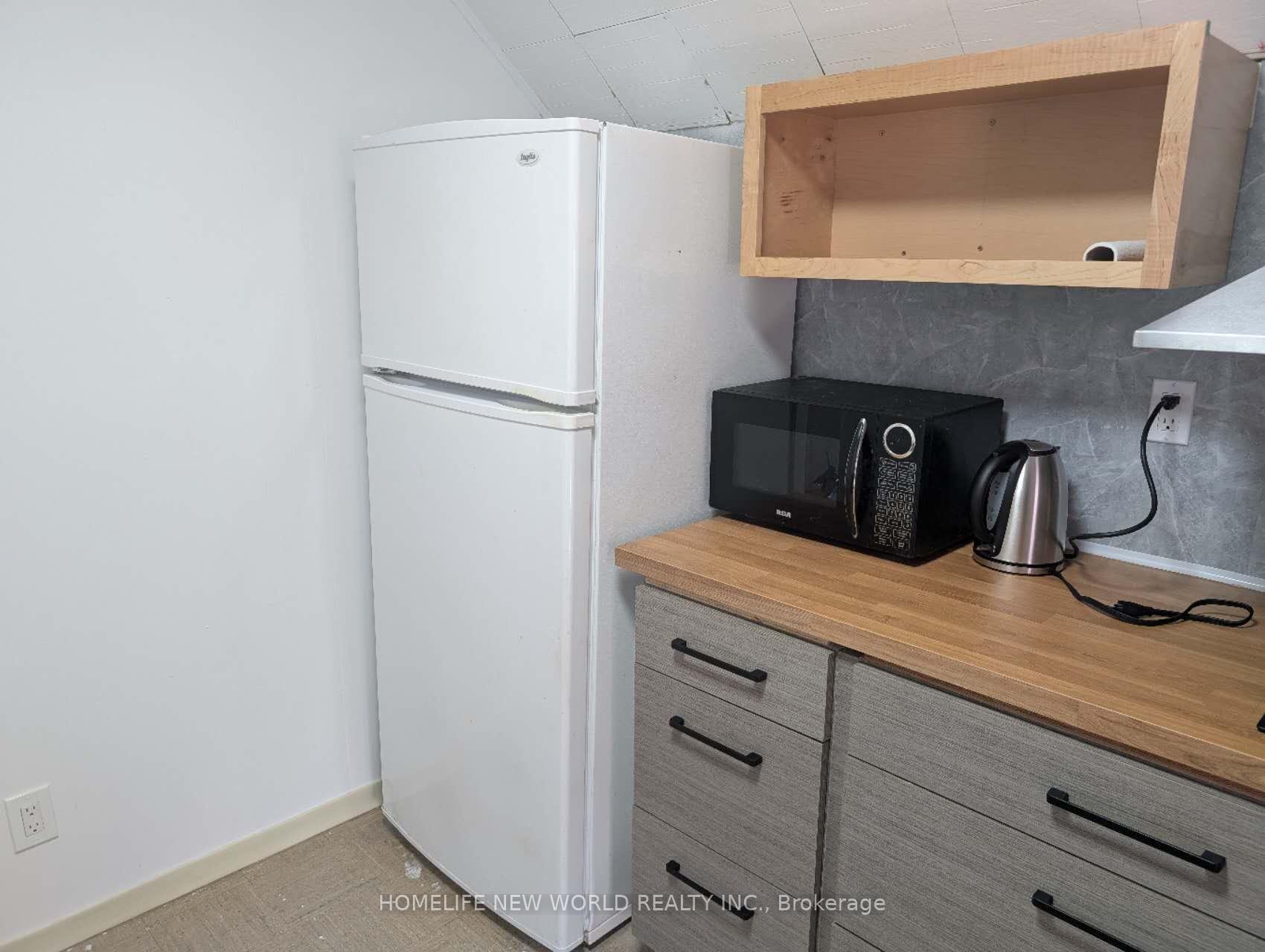 Photo 11 of 33 Delisle Avenue E, Kitchener — HOMEH