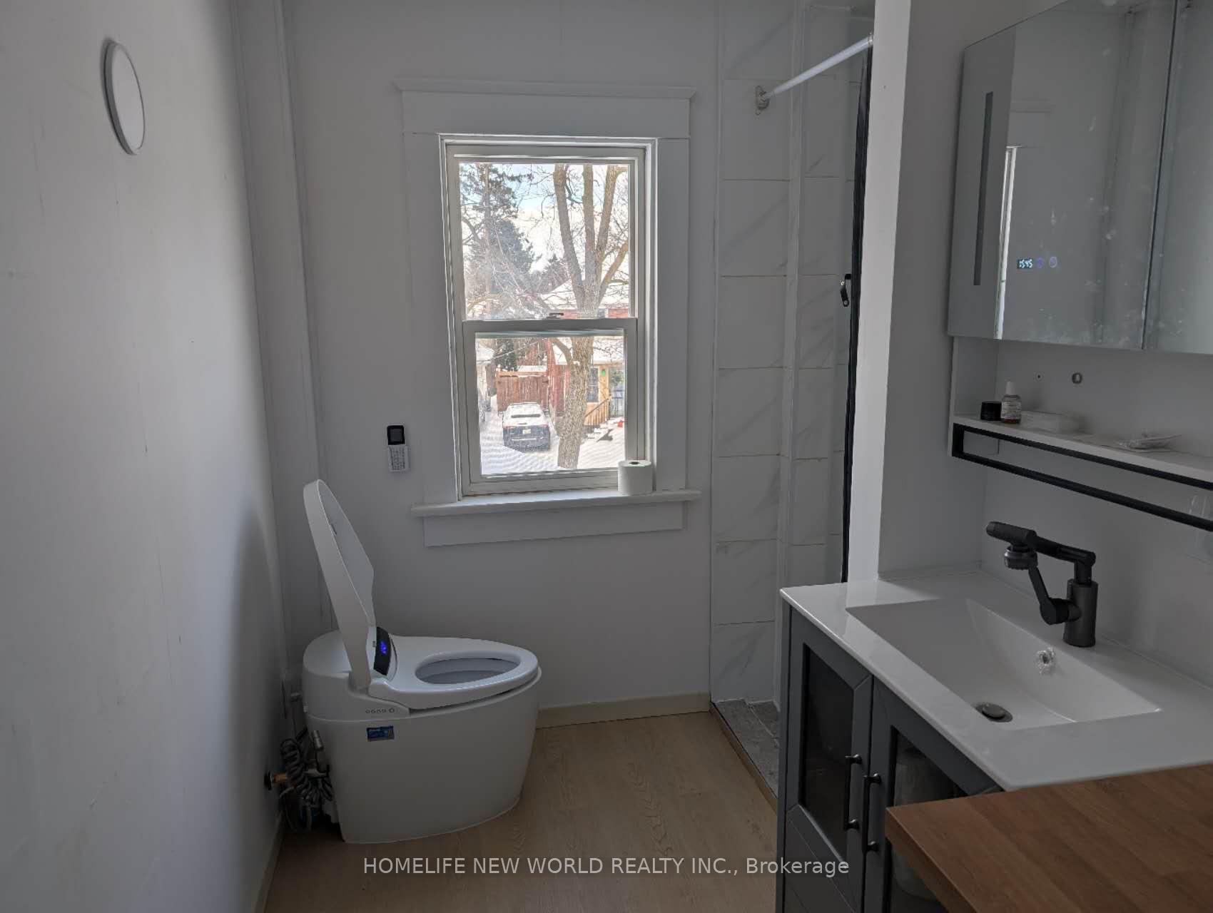 Photo 14 of 33 Delisle Avenue E, Kitchener — HOMEH