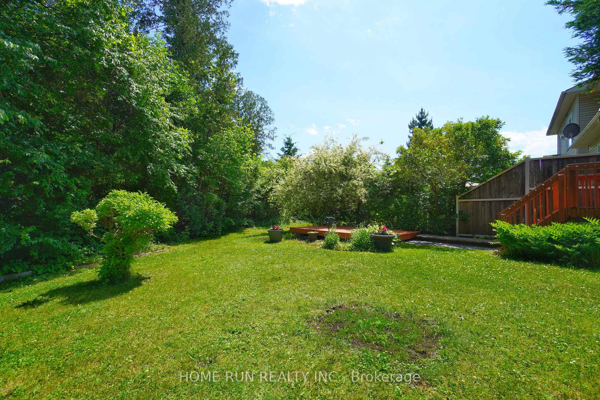 Photo 2 of 6 Wimbledon Way, Ottawa, Kanata - Morgan's Grant/South March — HOMEH