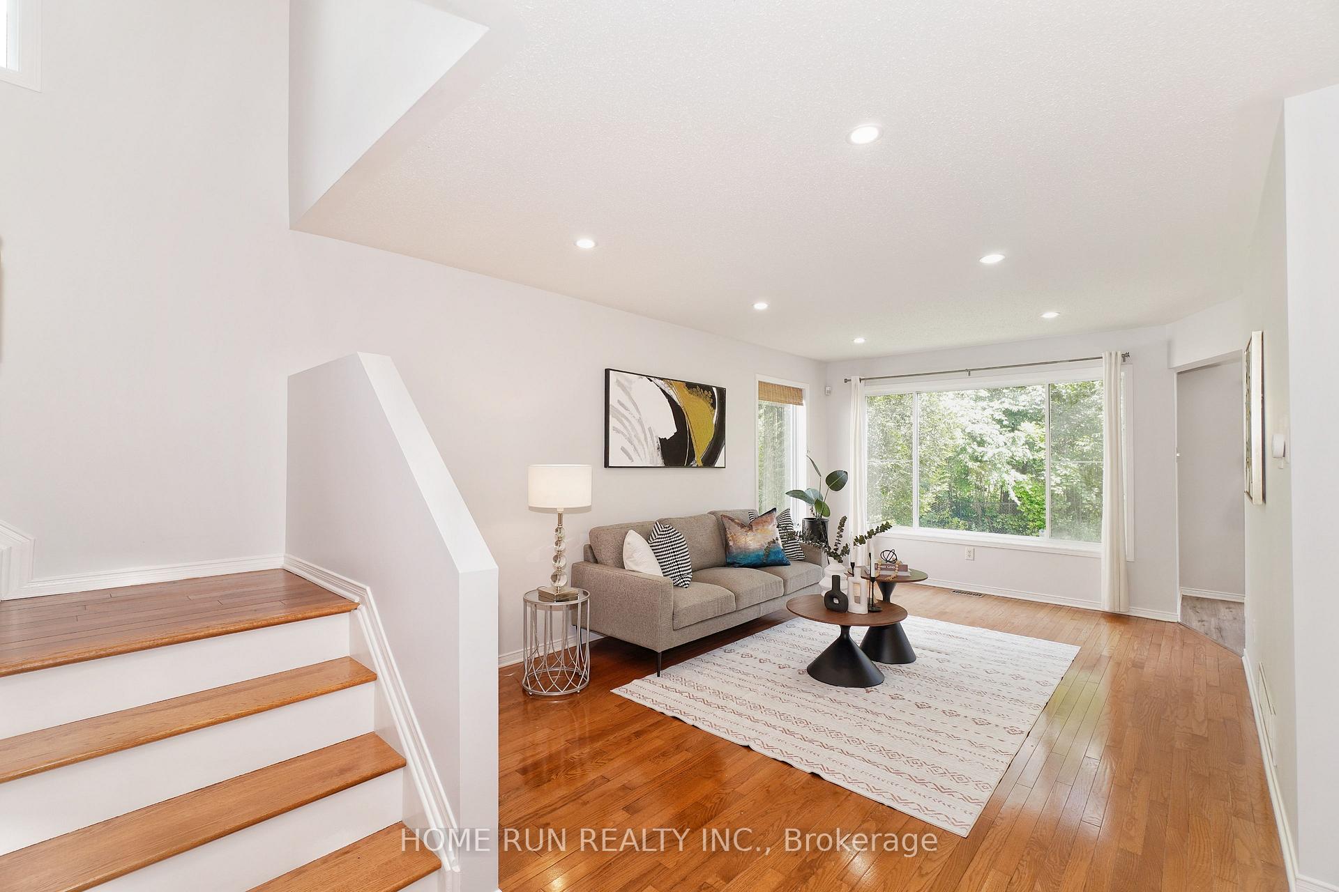 Photo 4 of 6 Wimbledon Way, Ottawa, Kanata - Morgan's Grant/South March — HOMEH