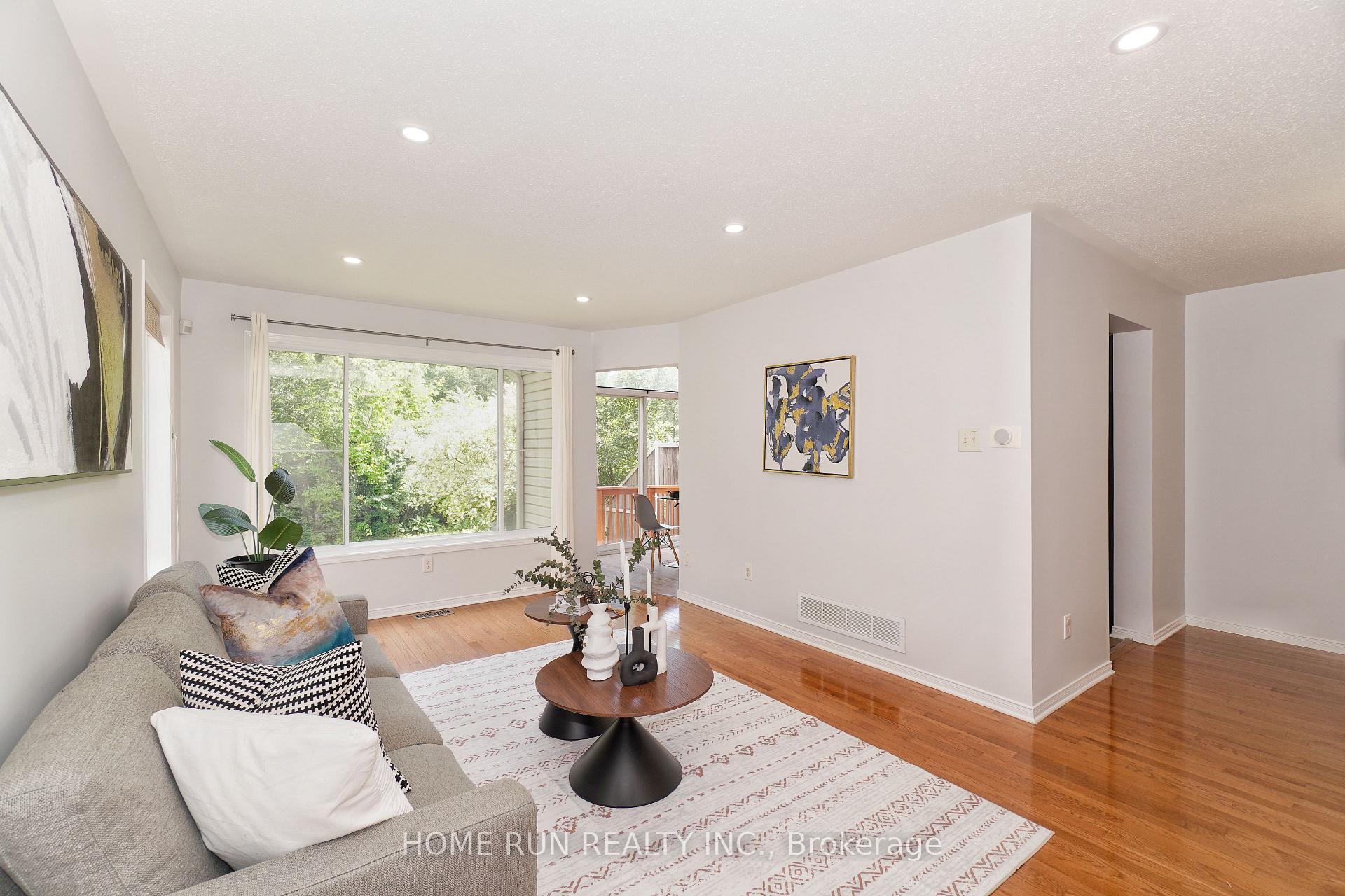 Photo 5 of 6 Wimbledon Way, Ottawa, Kanata - Morgan's Grant/South March — HOMEH
