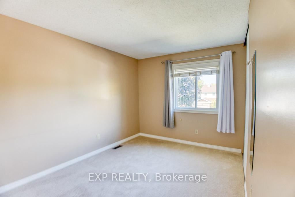 Photo 10 of 14 Hawley Crescent, Ottawa, Kanata - Bridlewood — HOMEH