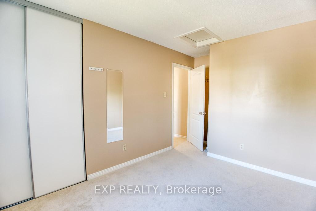 Photo 11 of 14 Hawley Crescent, Ottawa, Kanata - Bridlewood — HOMEH