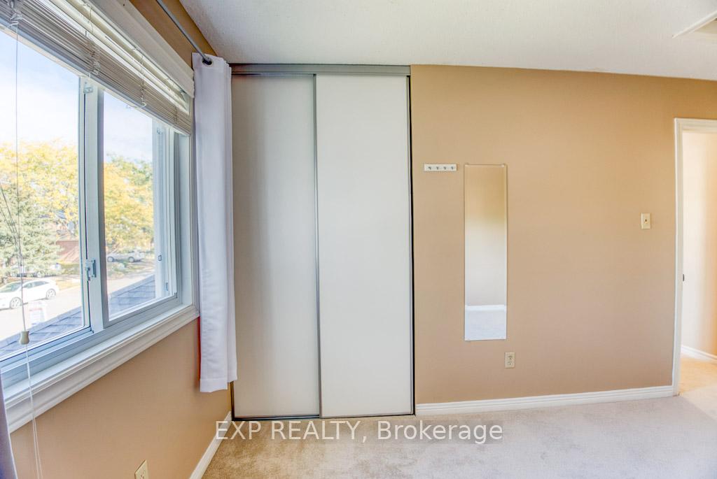 Photo 12 of 14 Hawley Crescent, Ottawa, Kanata - Bridlewood — HOMEH