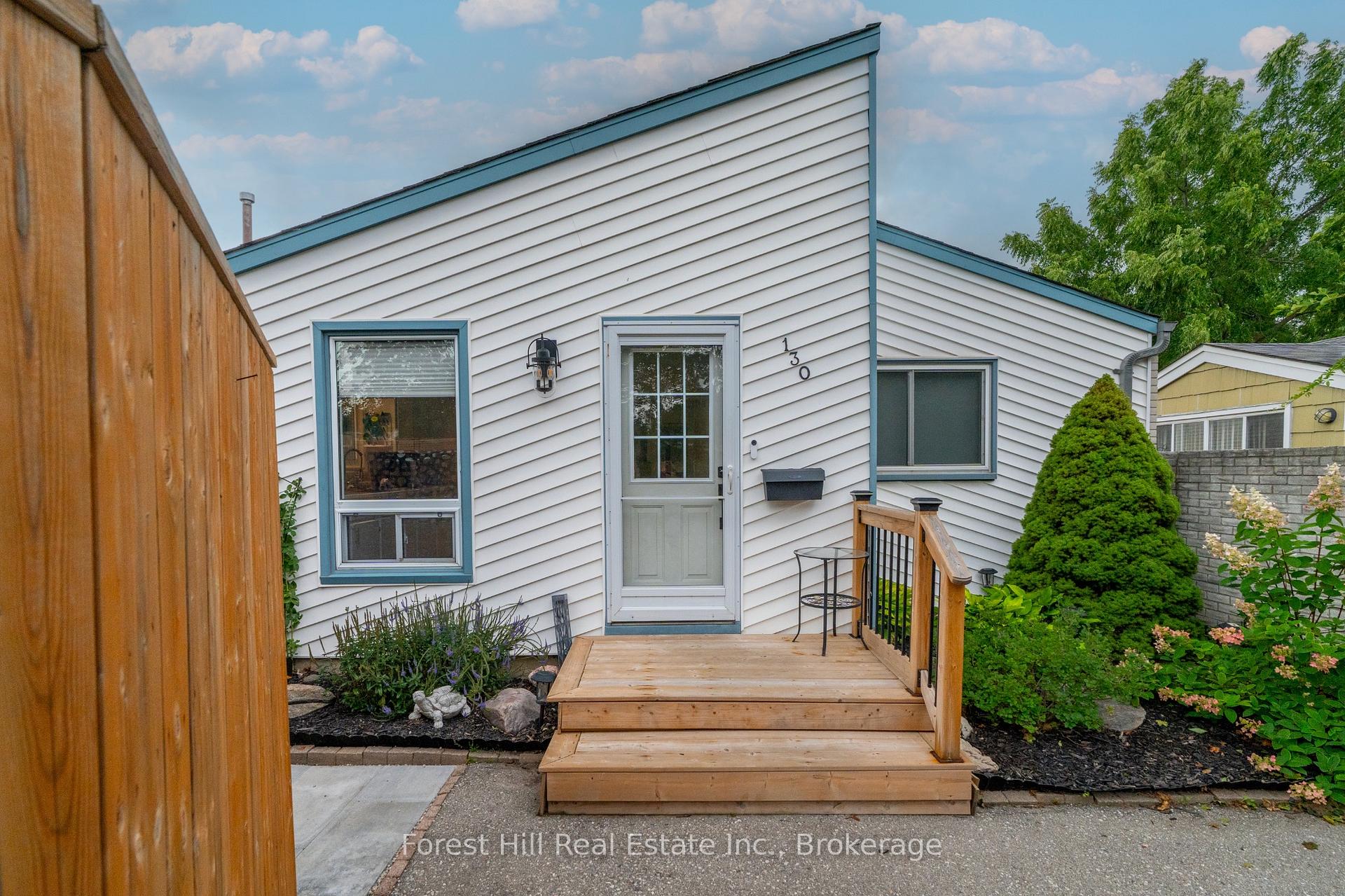 Photo 2 of 130 Pepperwood Crescent, Kitchener — HOMEH