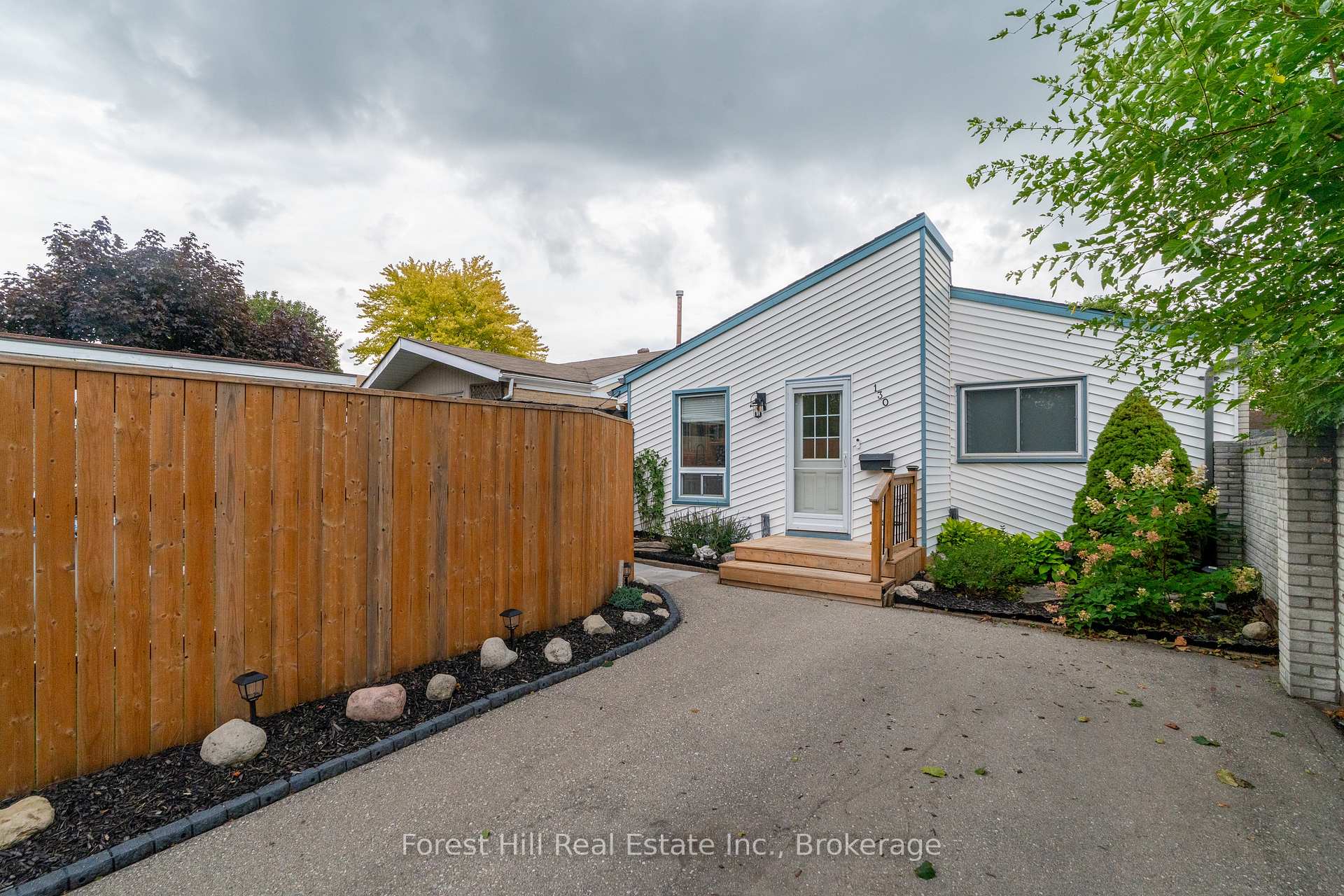 Photo 4 of 130 Pepperwood Crescent, Kitchener — HOMEH