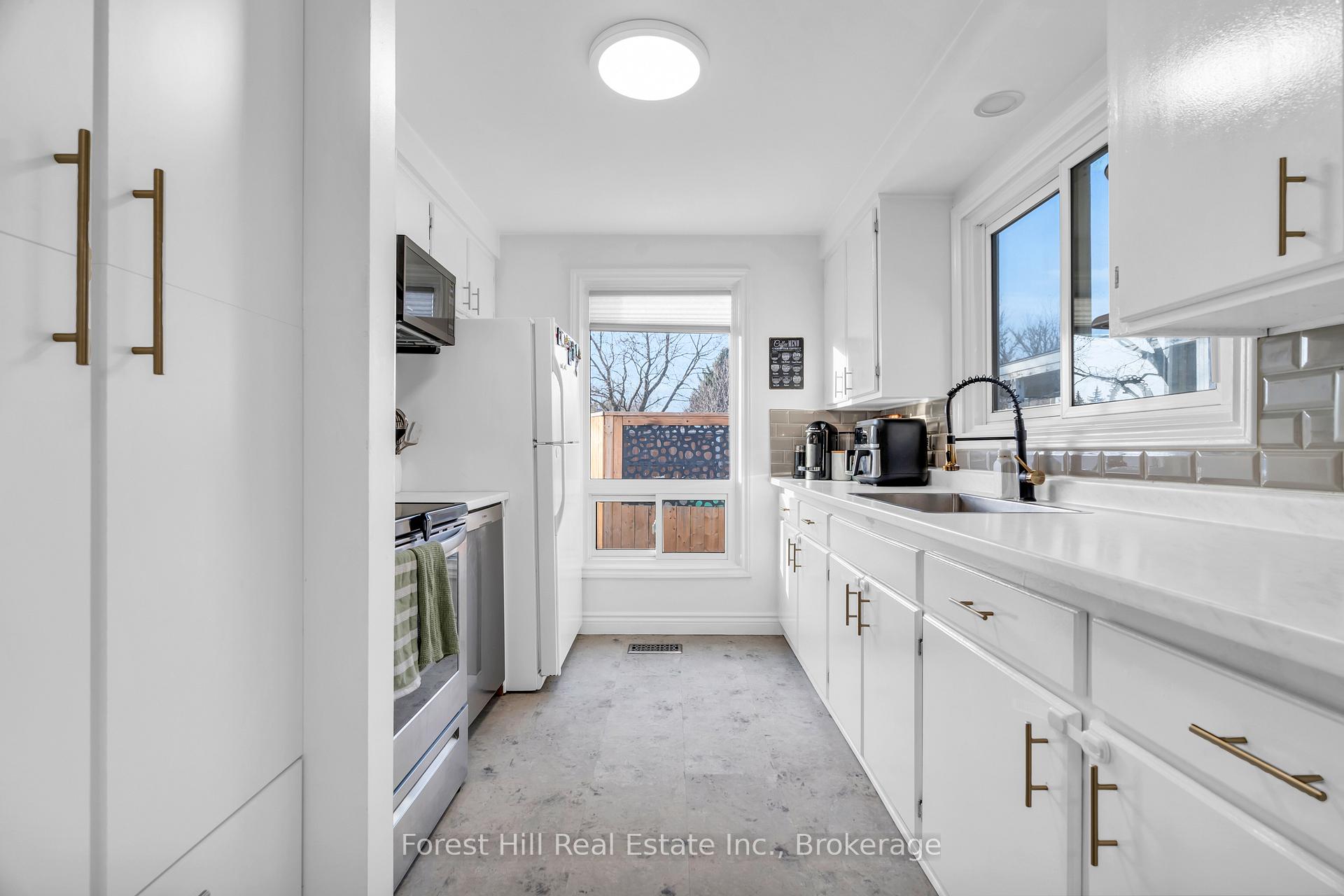 Photo 10 of 130 Pepperwood Crescent, Kitchener — HOMEH