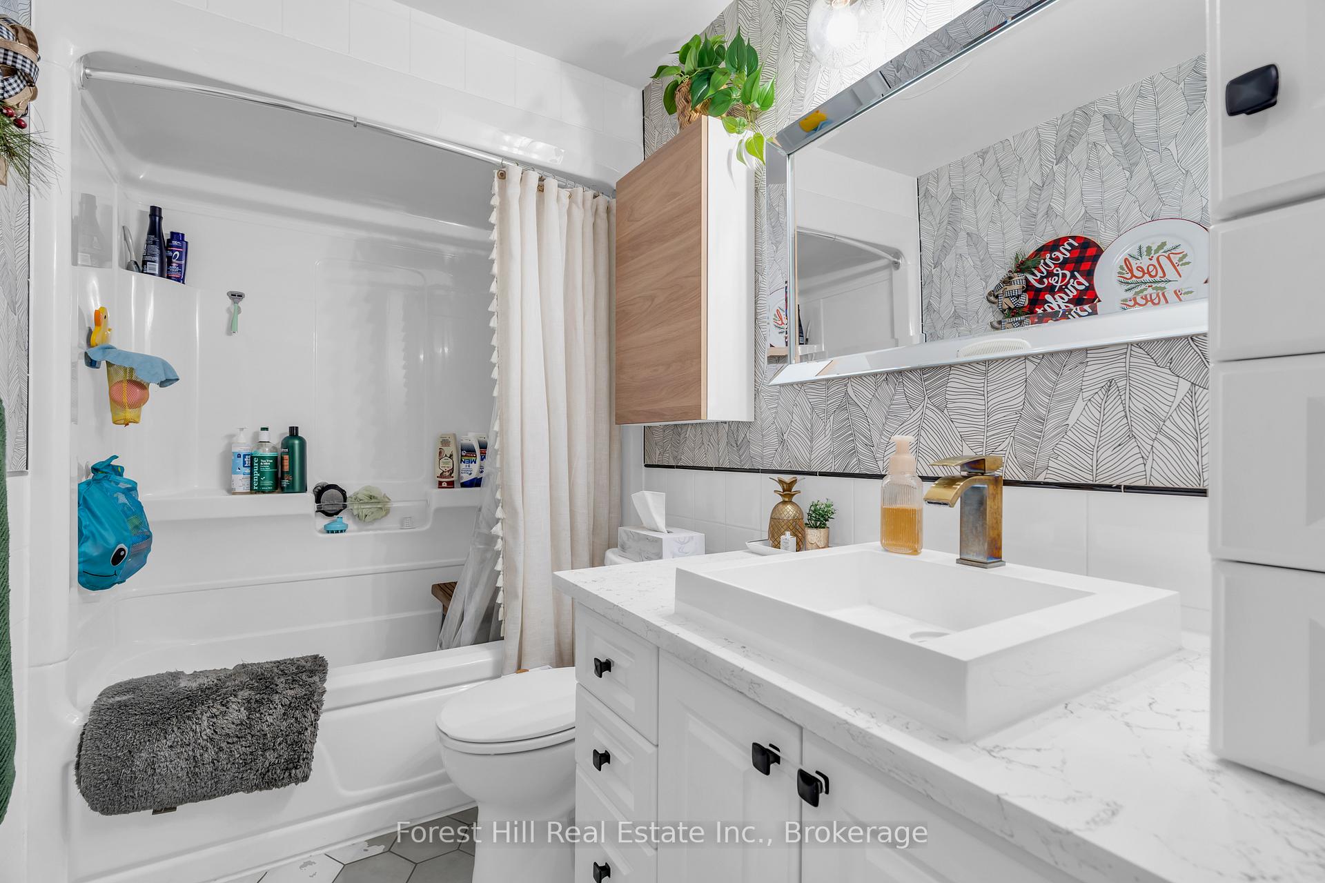 Photo 19 of 130 Pepperwood Crescent, Kitchener — HOMEH