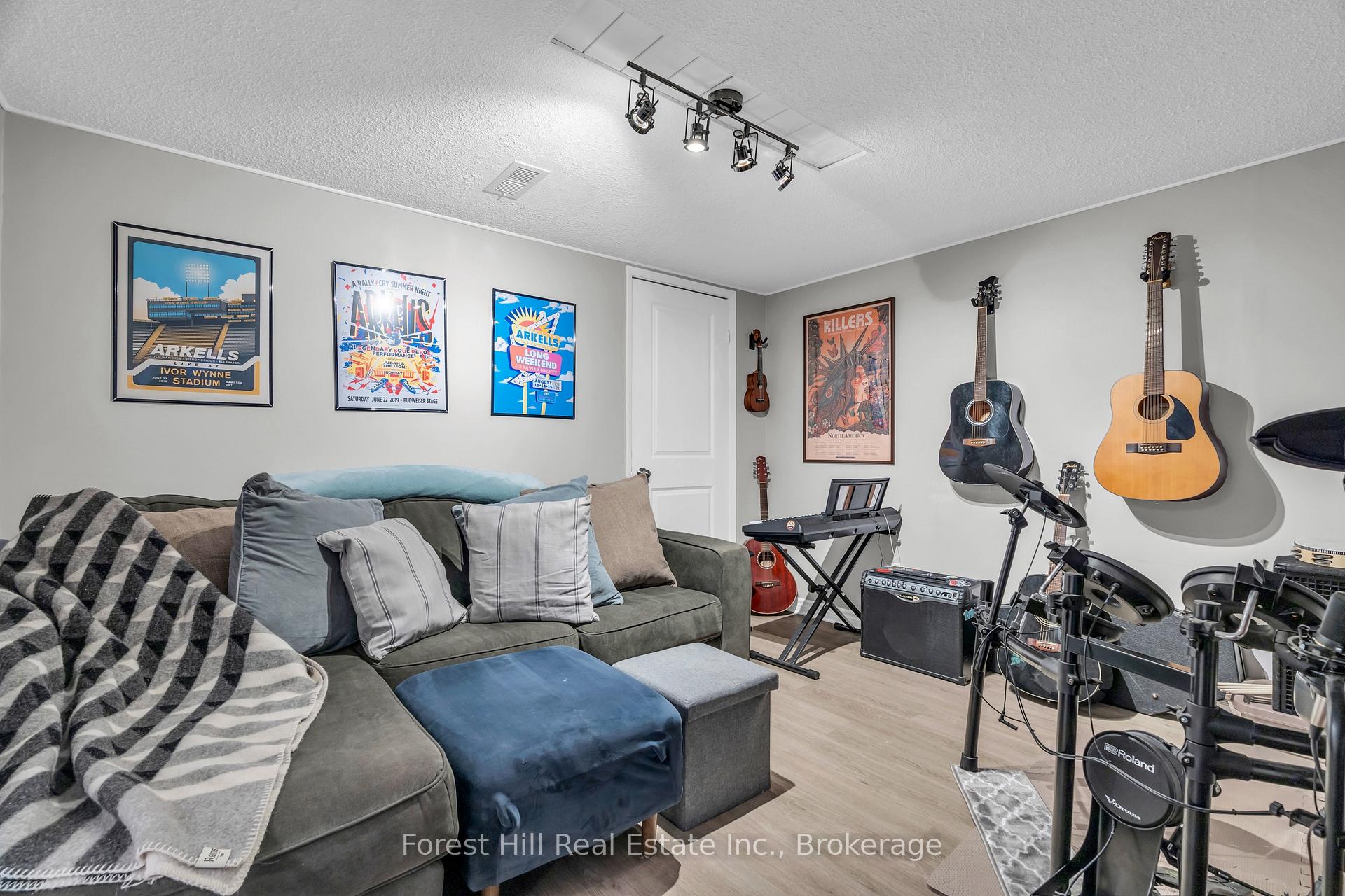 Photo 29 of 130 Pepperwood Crescent, Kitchener — HOMEH