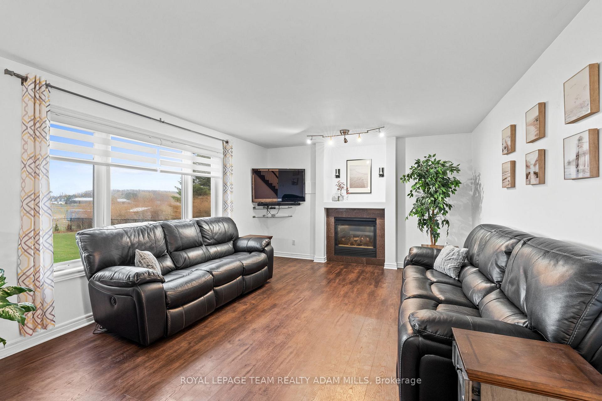 Photo 7 of 2104 Trailwood Drive, Ottawa, North Gower — HOMEH