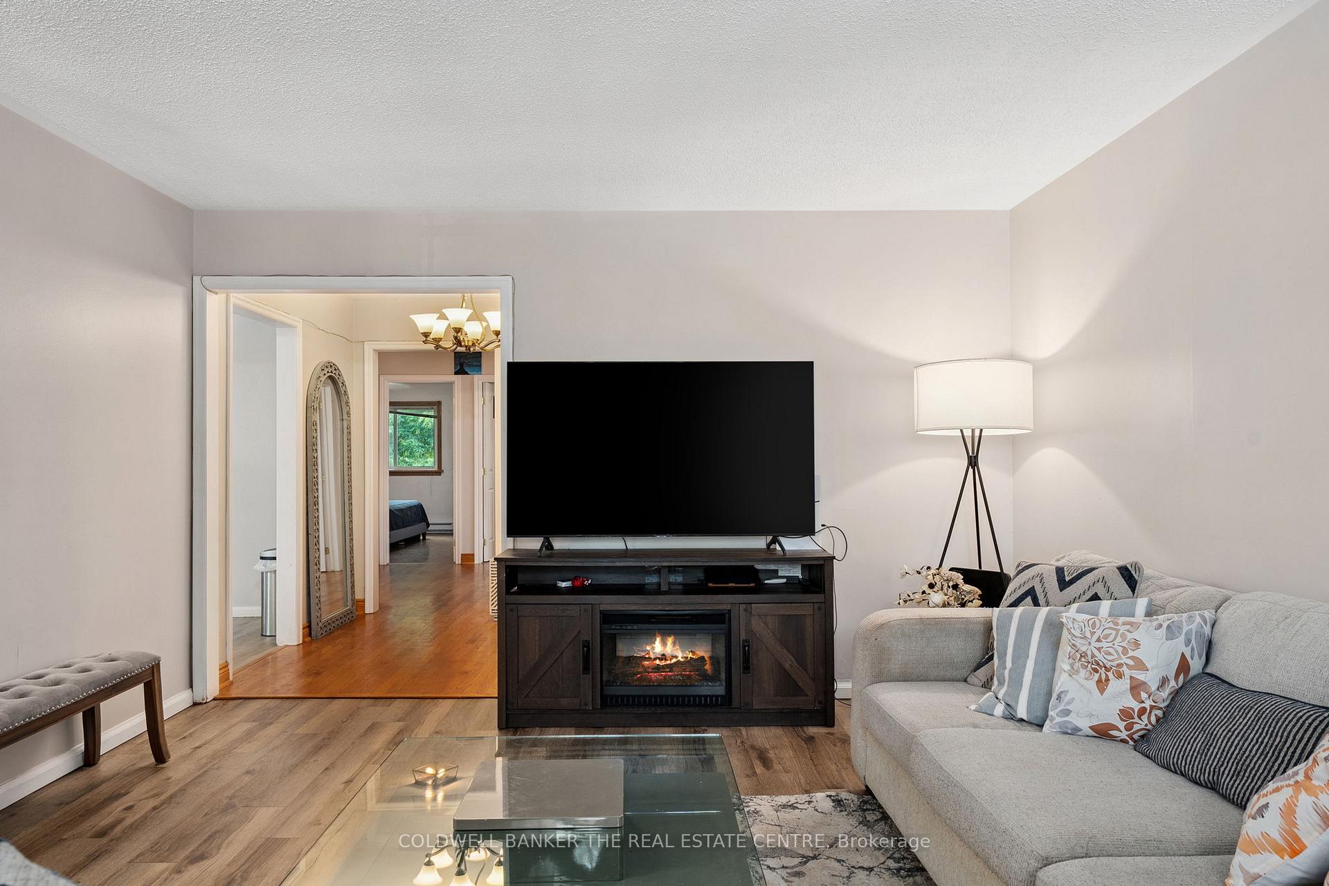 Photo 5 of 60 Pringle Avenue, Markham, Markham Village — HOMEH