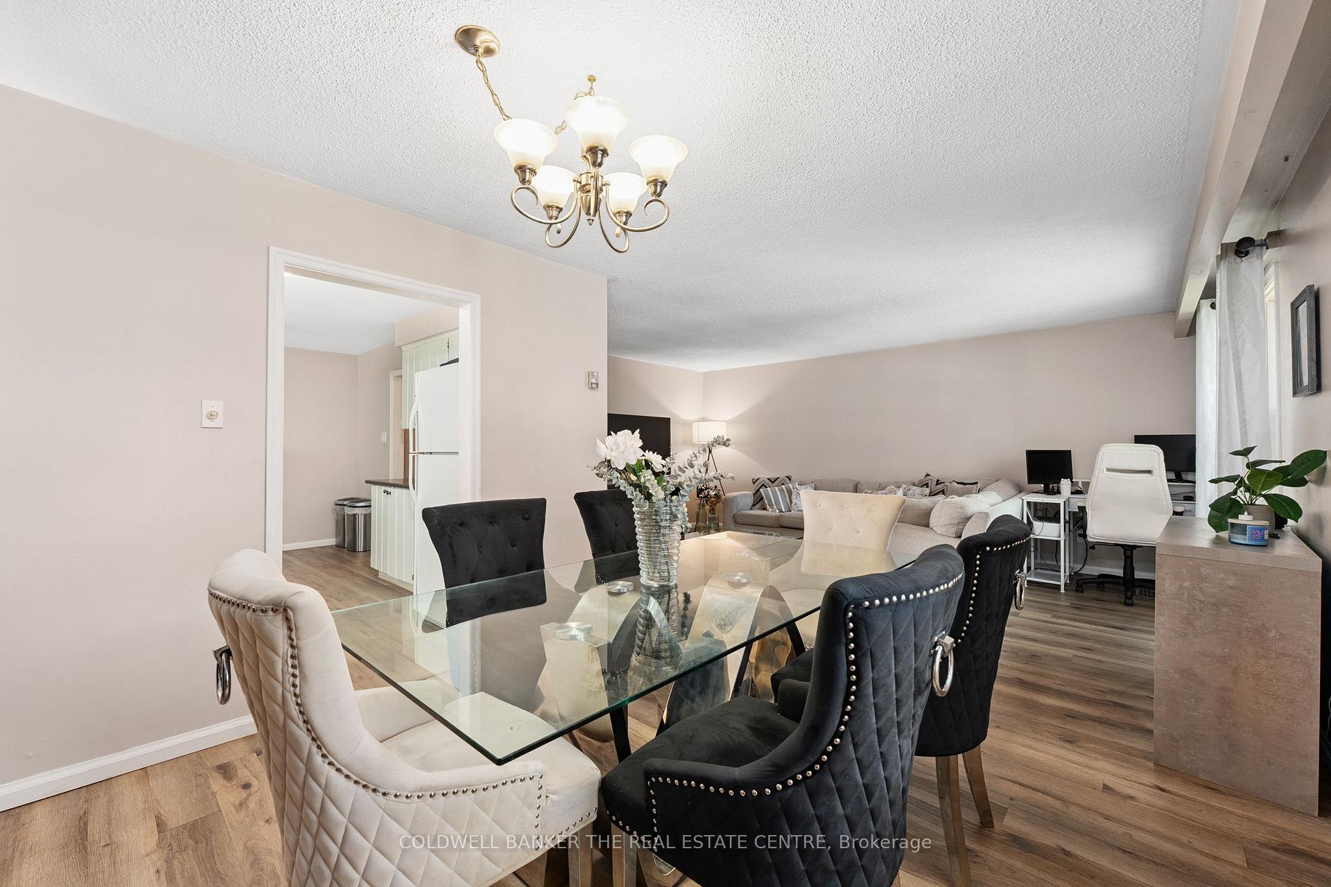 Photo 7 of 60 Pringle Avenue, Markham, Markham Village — HOMEH