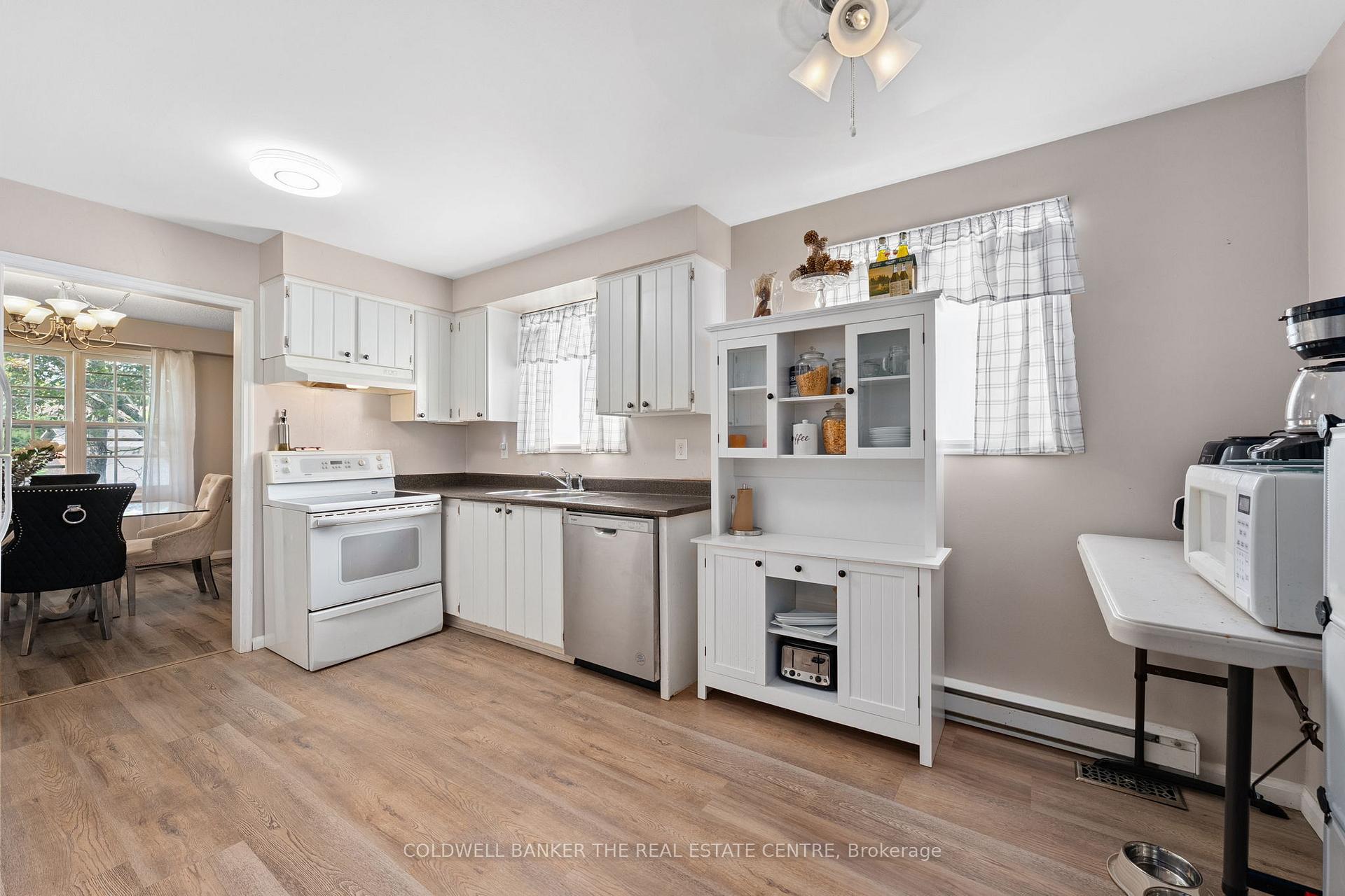 Photo 8 of 60 Pringle Avenue, Markham, Markham Village — HOMEH