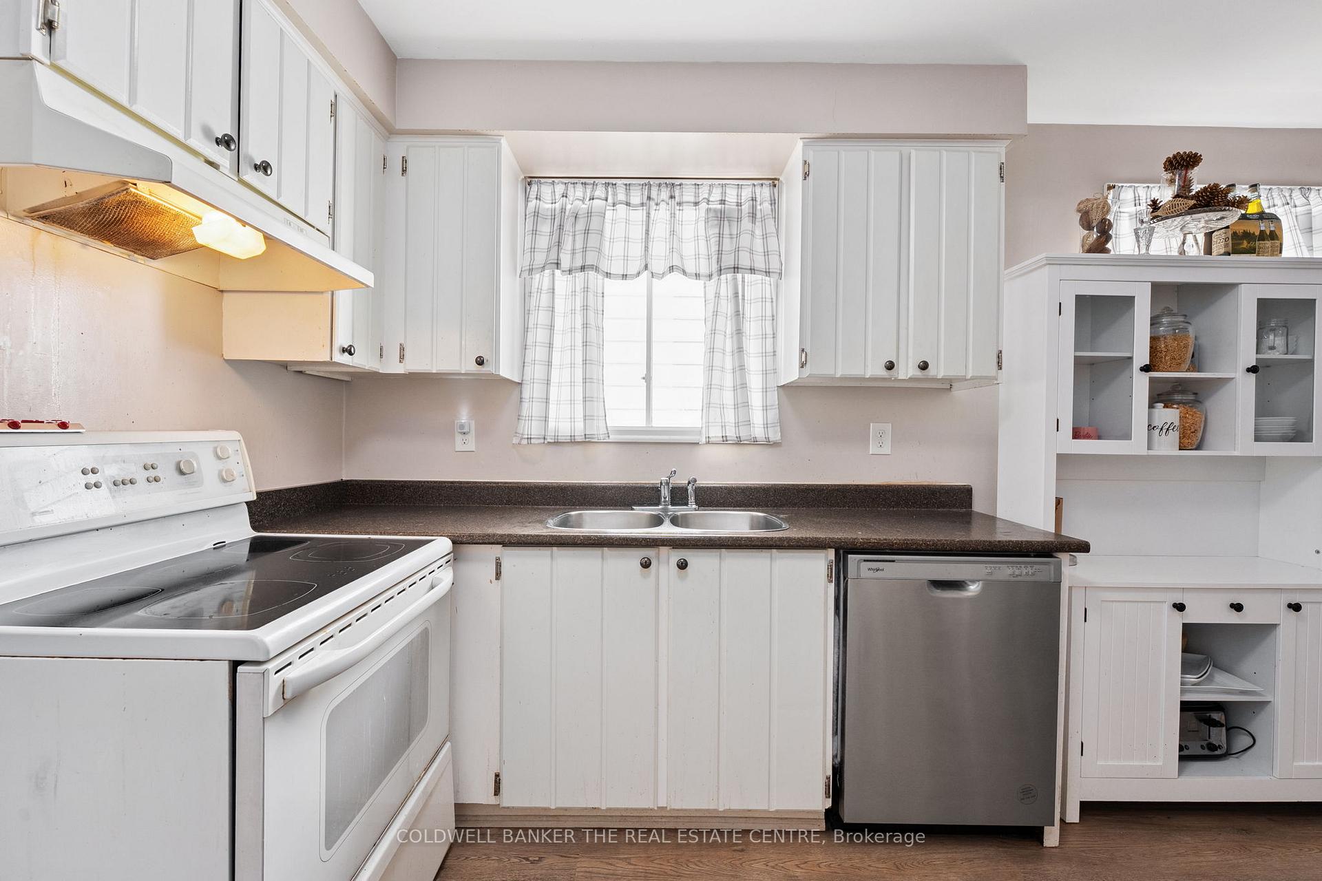 Photo 9 of 60 Pringle Avenue, Markham, Markham Village — HOMEH