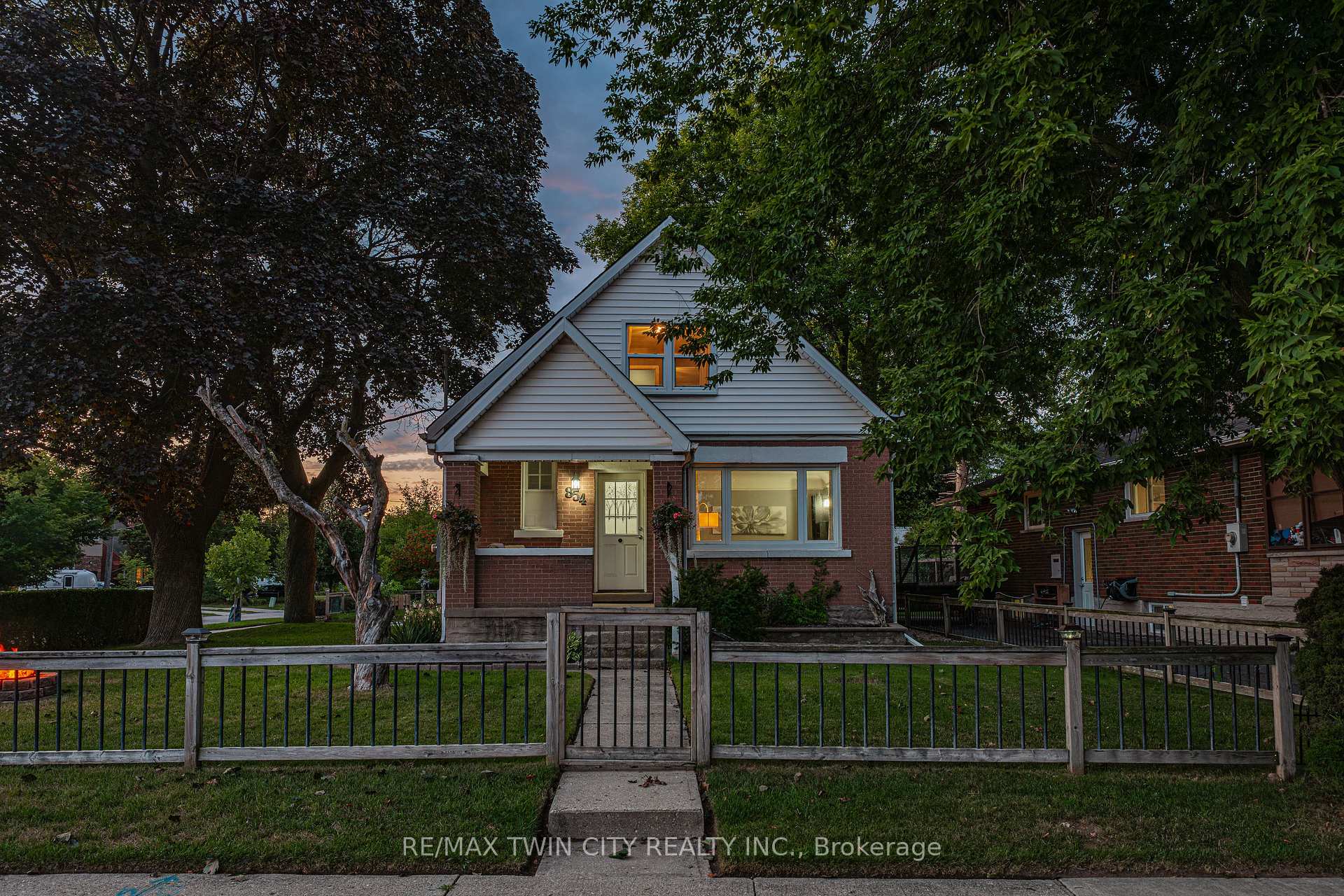 Photo 3 of 854 Guelph Street, Kitchener — HOMEH