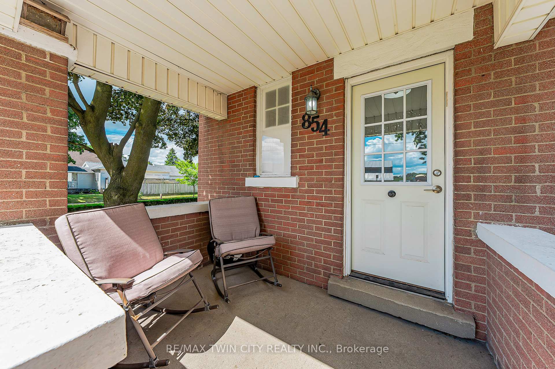 Photo 6 of 854 Guelph Street, Kitchener — HOMEH
