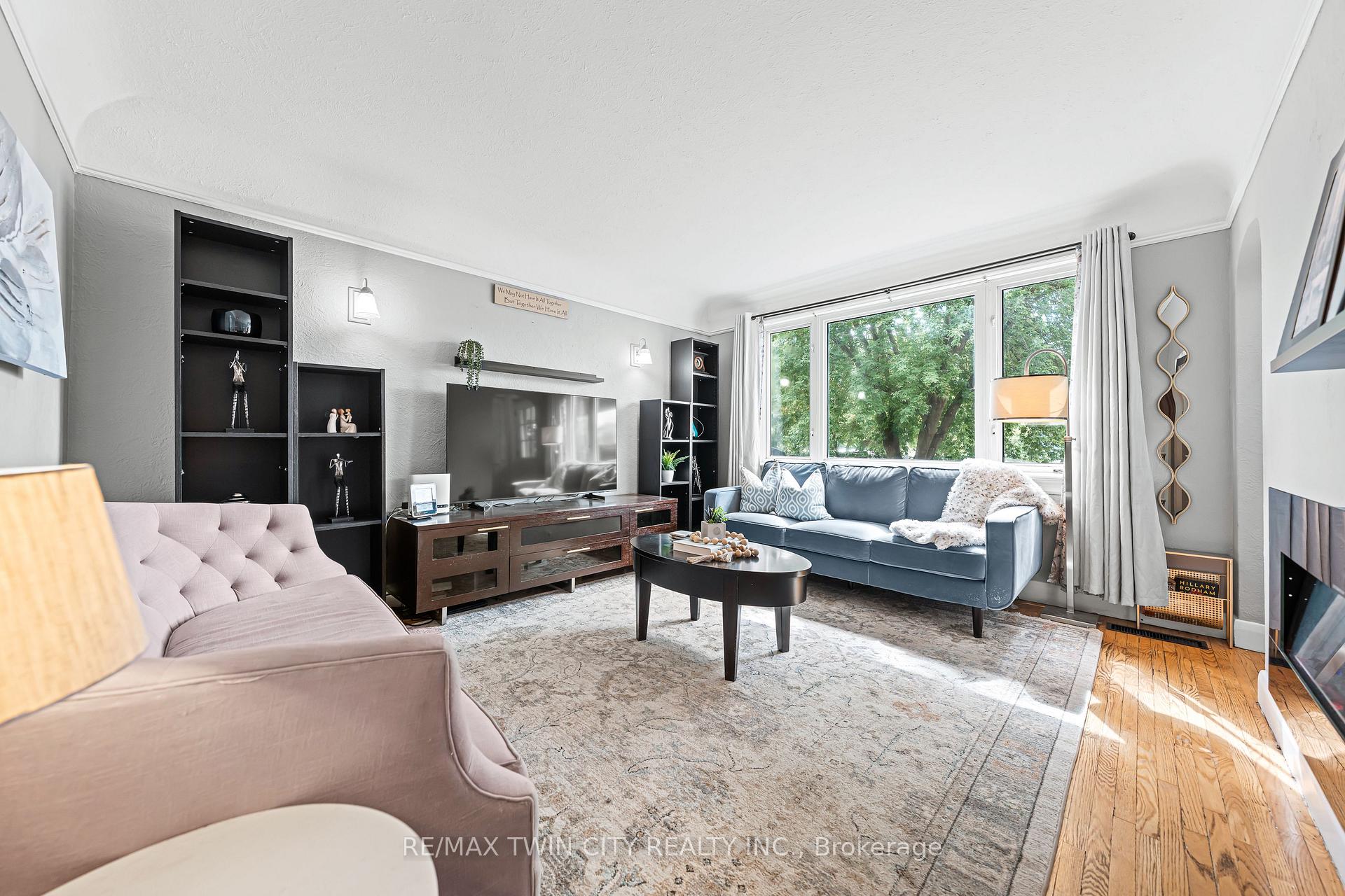 Photo 8 of 854 Guelph Street, Kitchener — HOMEH