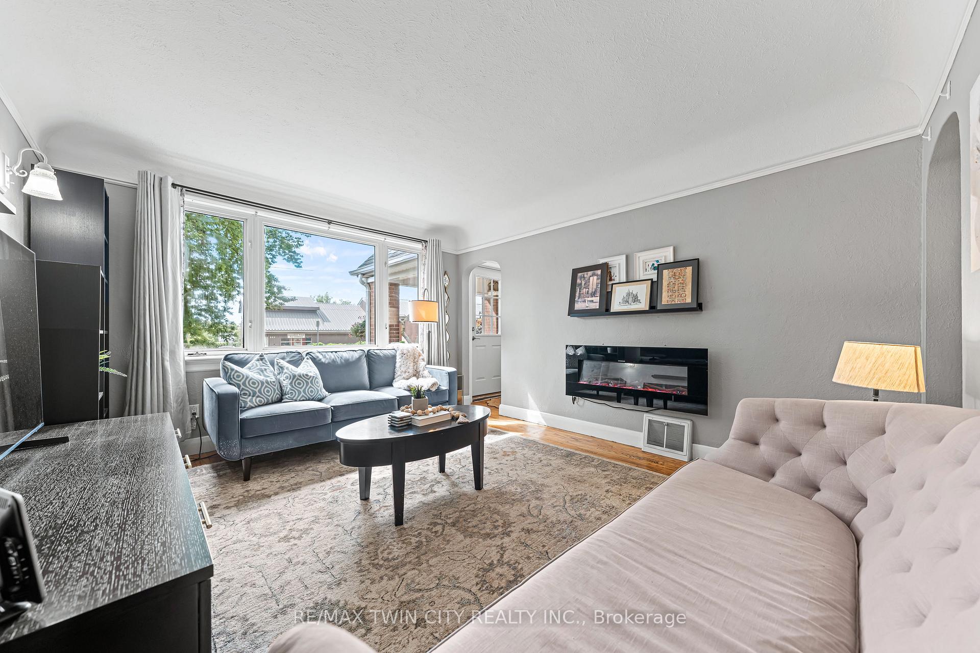 Photo 9 of 854 Guelph Street, Kitchener — HOMEH