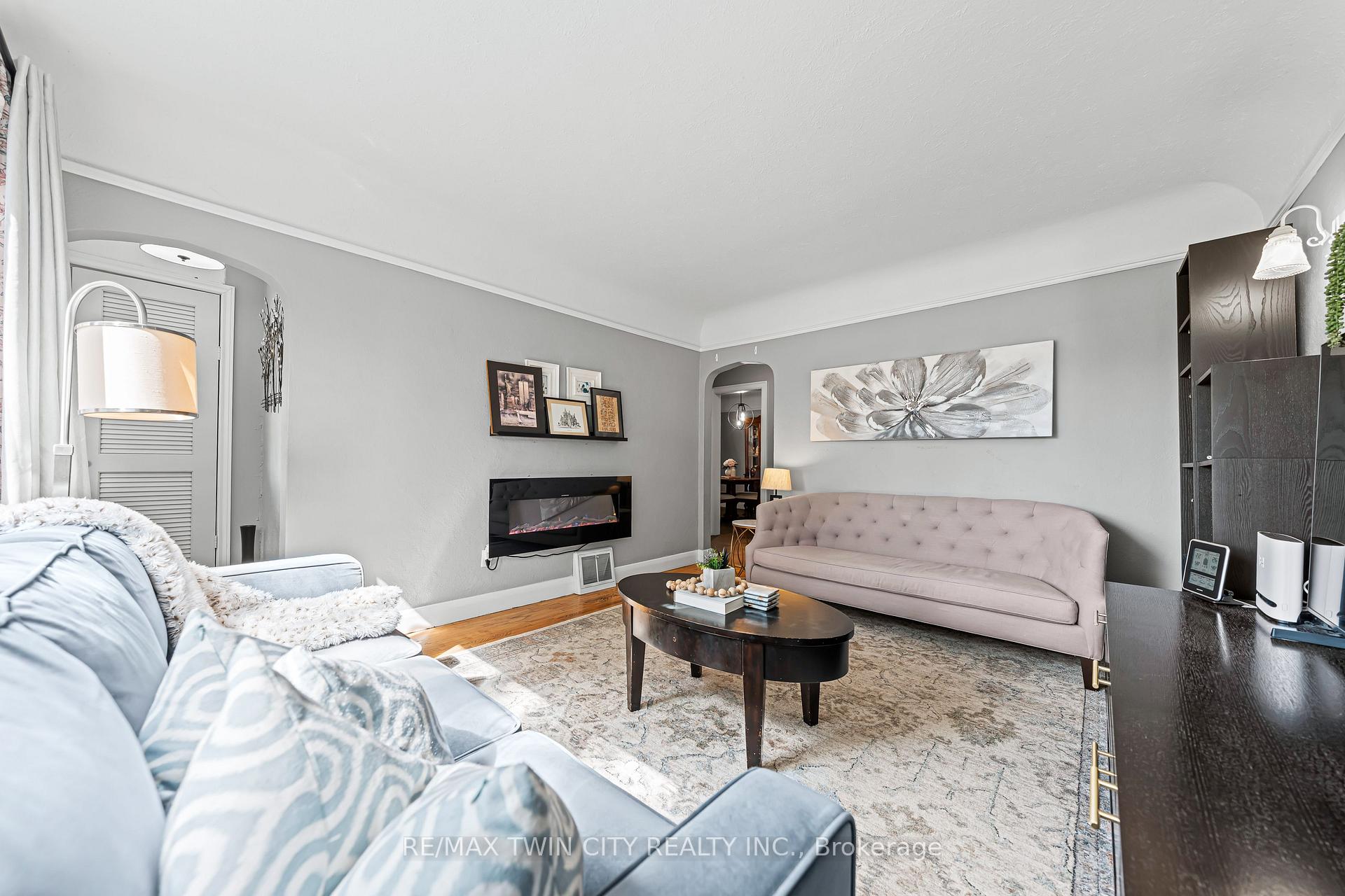 Photo 10 of 854 Guelph Street, Kitchener — HOMEH