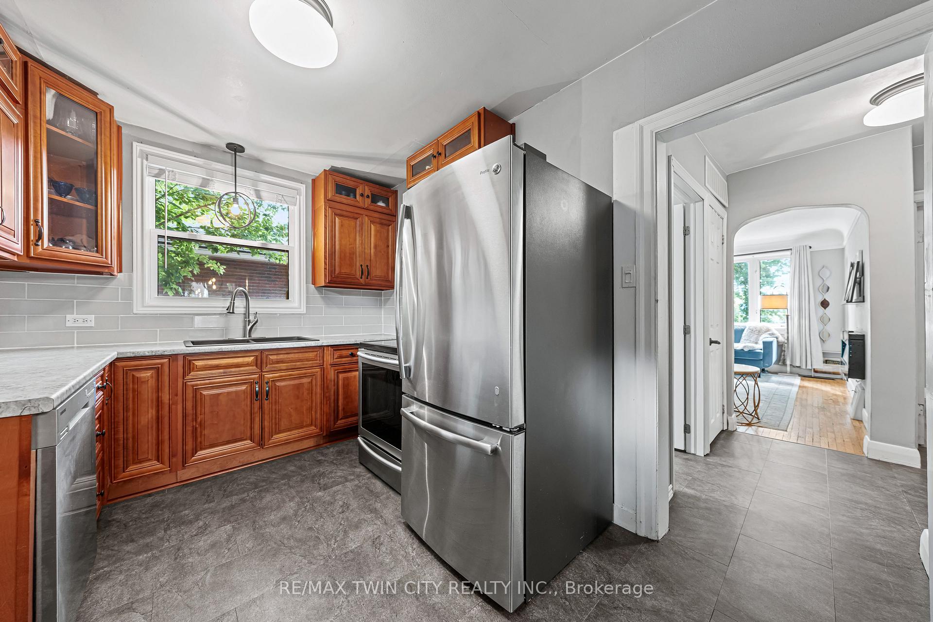 Photo 12 of 854 Guelph Street, Kitchener — HOMEH