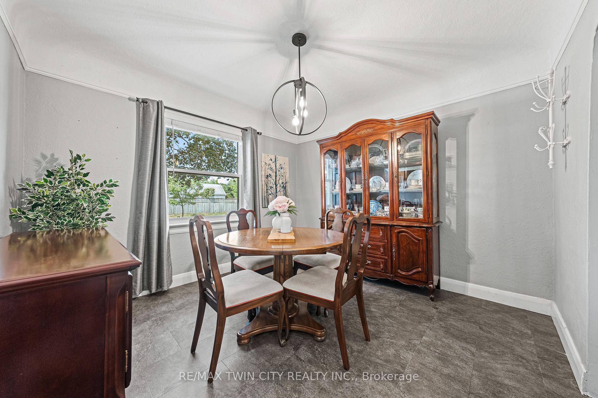 Photo 16 of 854 Guelph Street, Kitchener — HOMEH