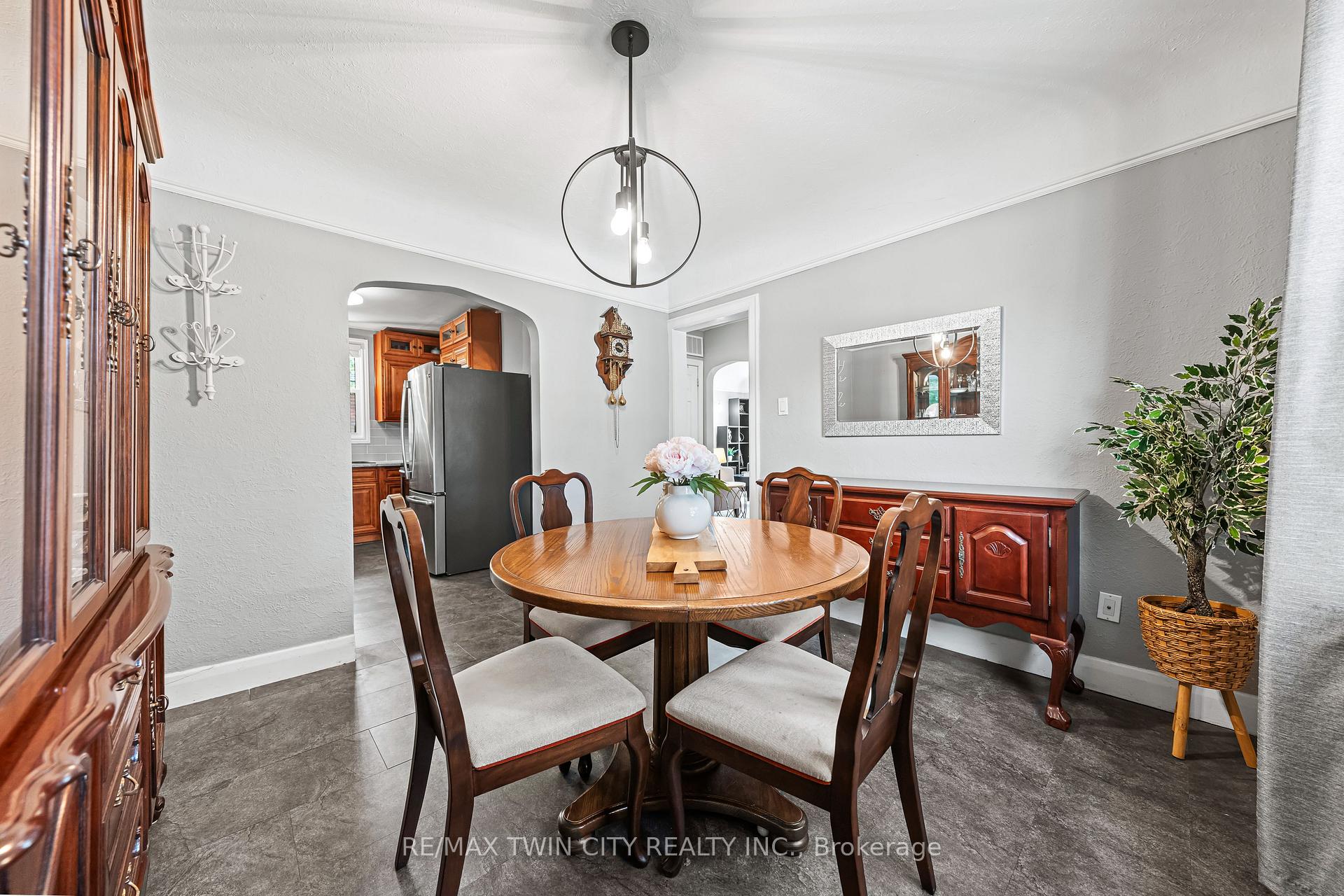 Photo 17 of 854 Guelph Street, Kitchener — HOMEH