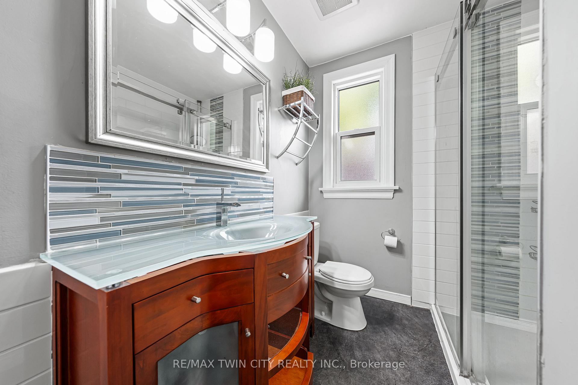 Photo 20 of 854 Guelph Street, Kitchener — HOMEH