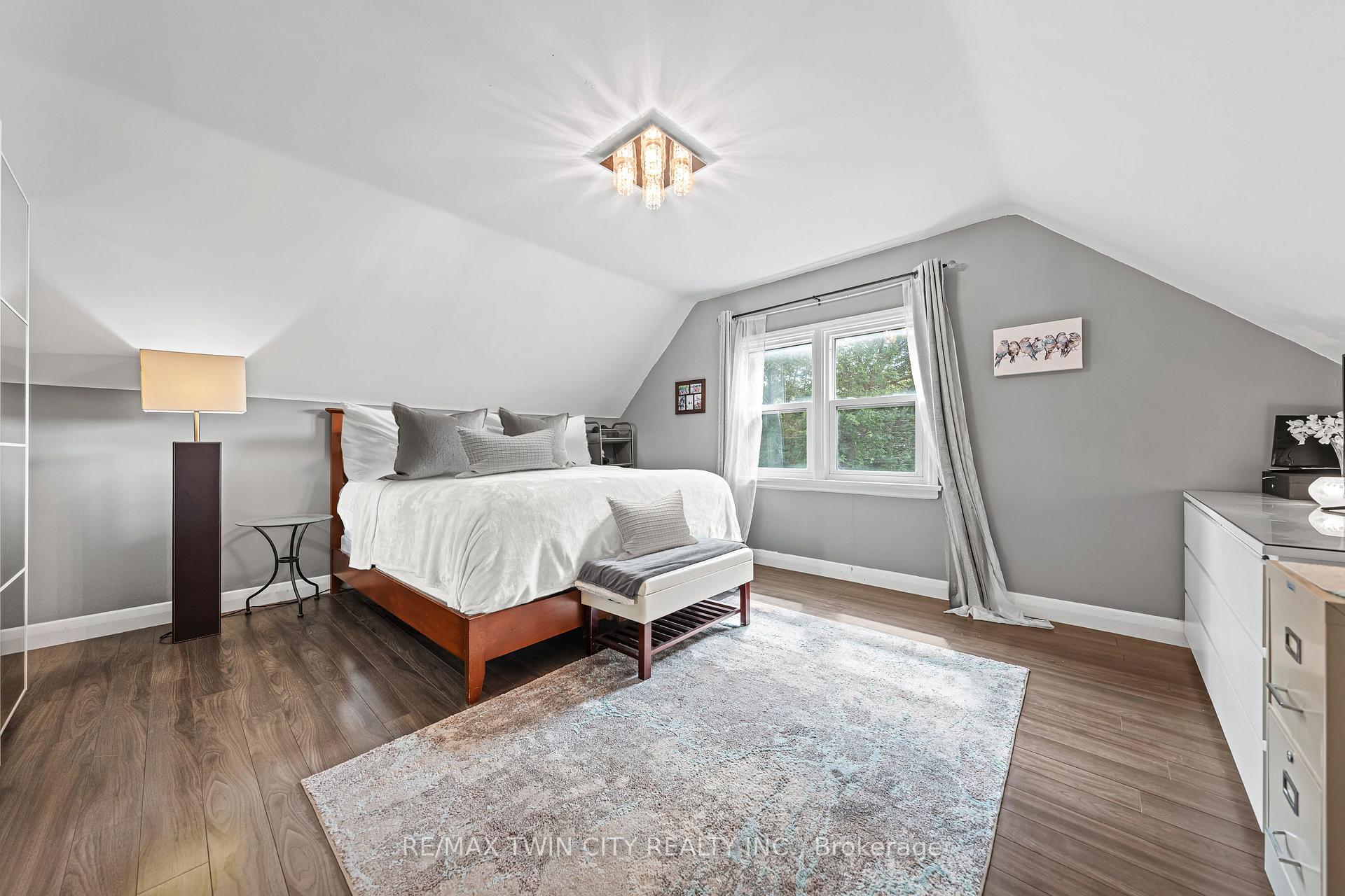Photo 23 of 854 Guelph Street, Kitchener — HOMEH
