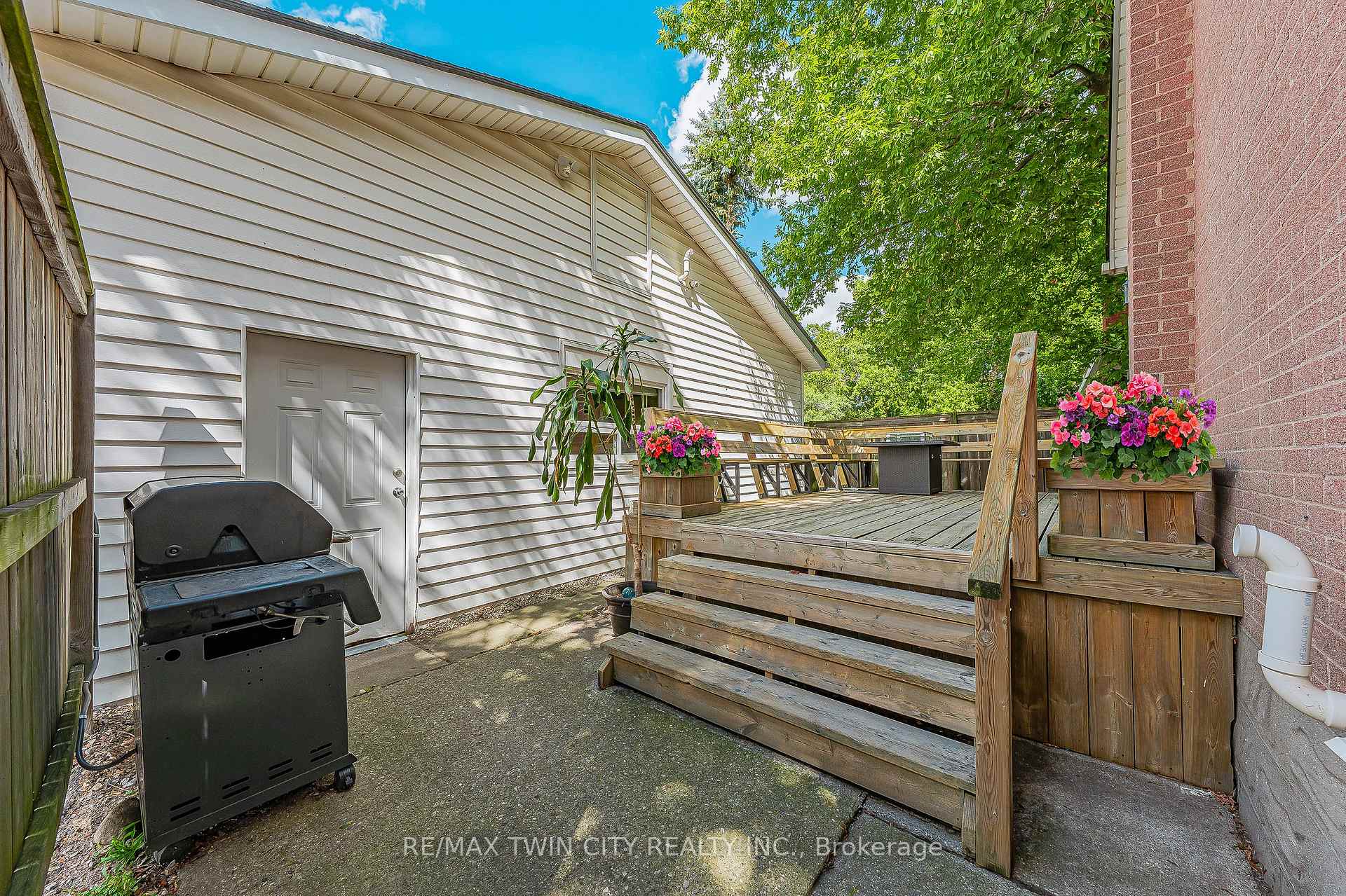 Photo 36 of 854 Guelph Street, Kitchener — HOMEH